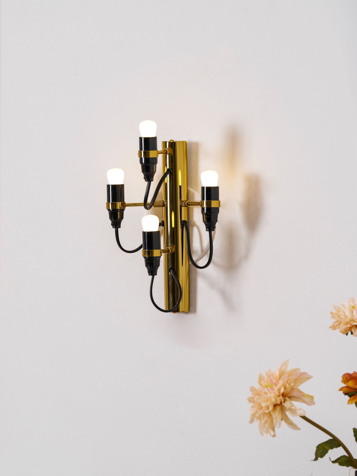 2097-Wall-Lamp-_6_a6595e9e-eff1-4c41-a1b5-eaf936b1c820