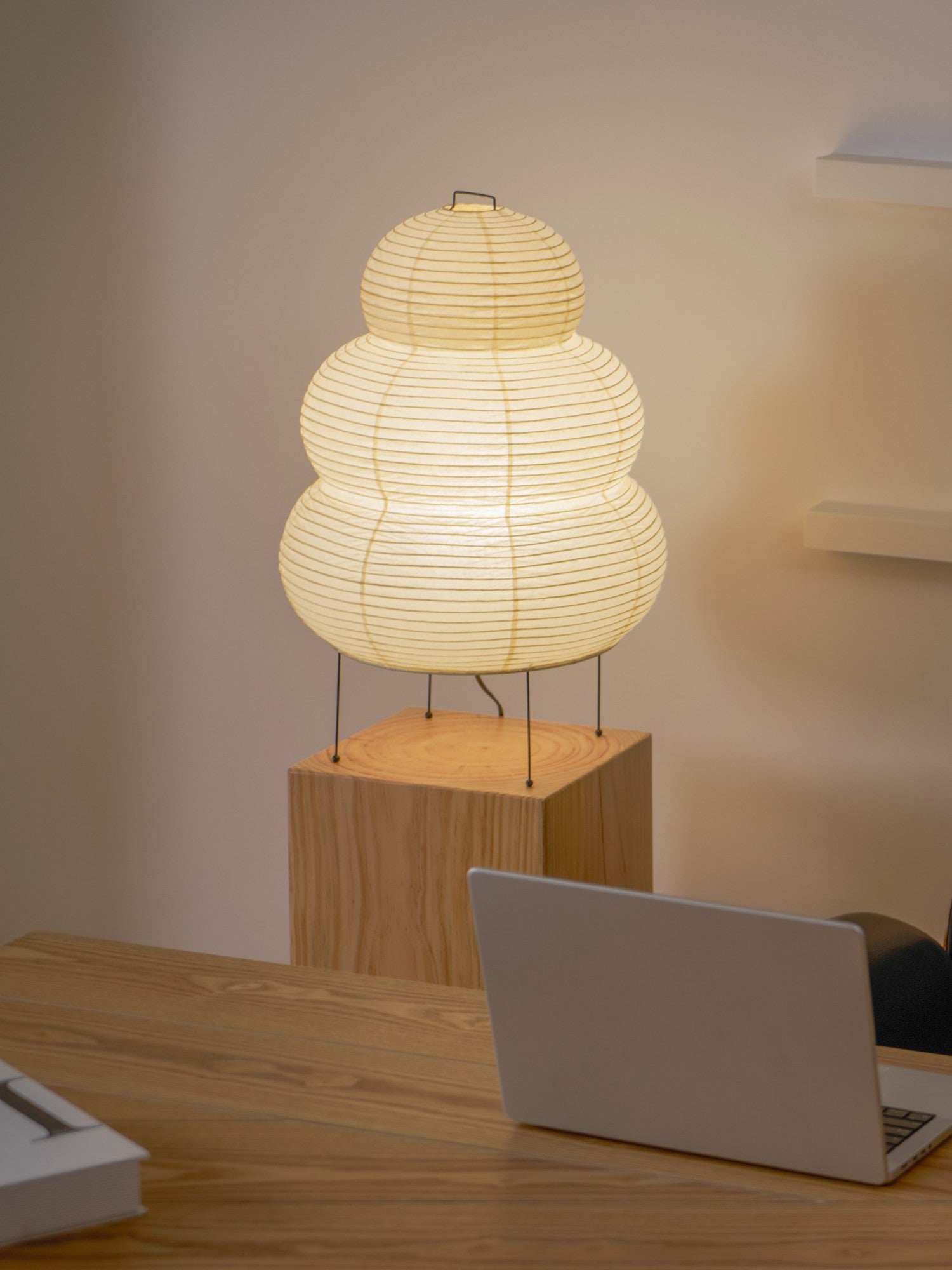 Akari_Lantern_Table_Lamp_106