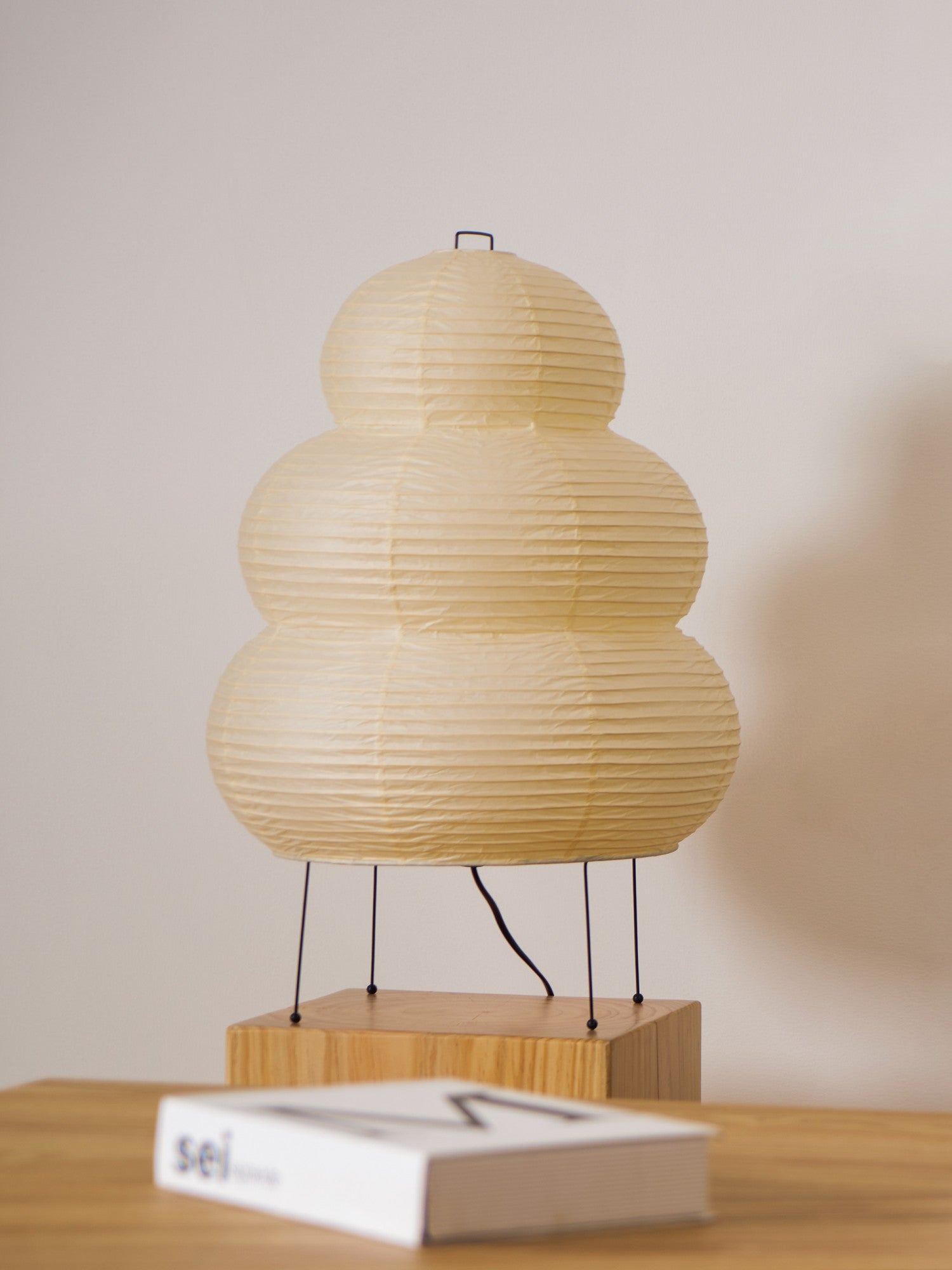 Akari_Lantern_Table_Lamp_111