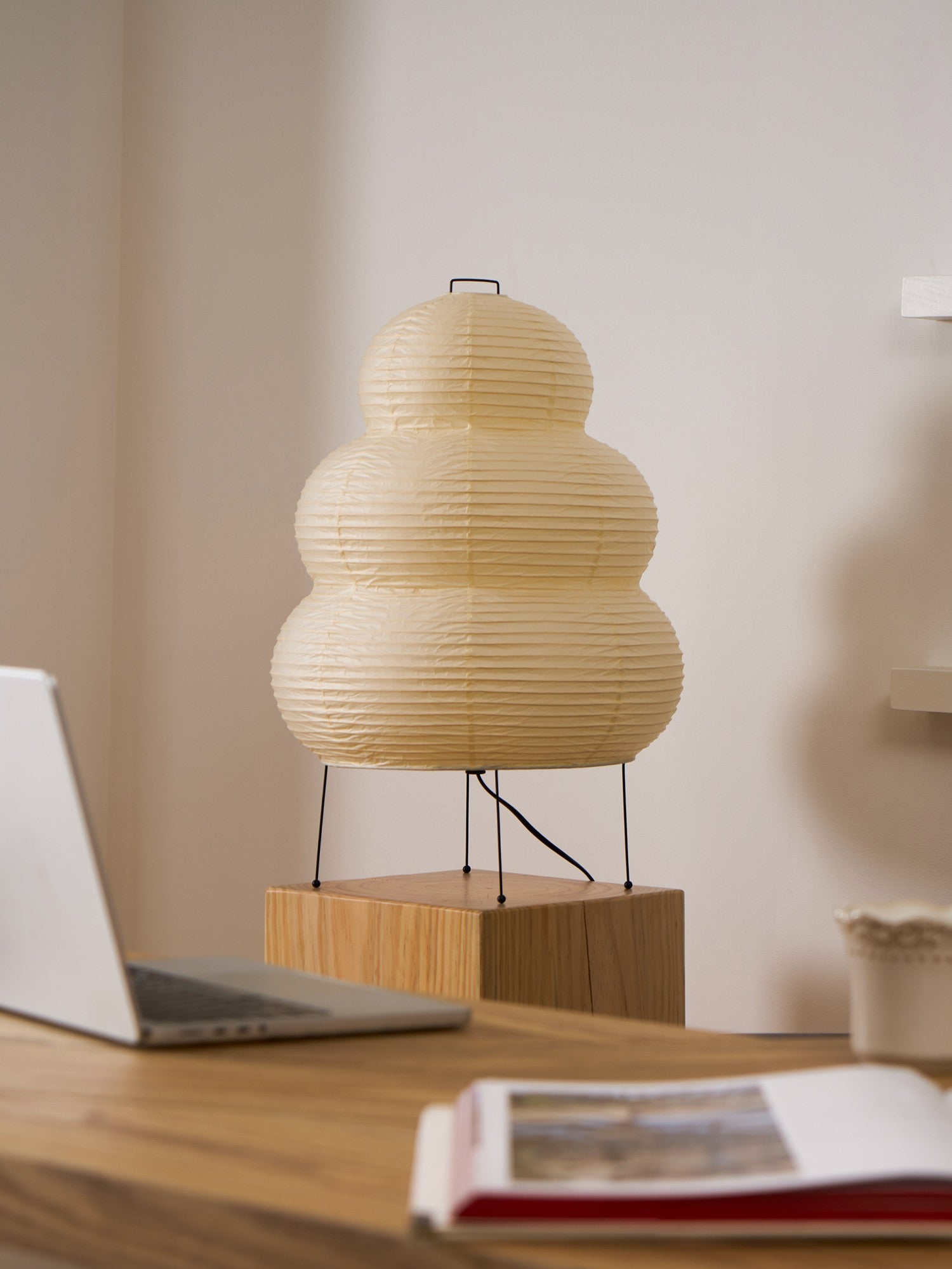 Akari_Lantern_Table_Lamp_112
