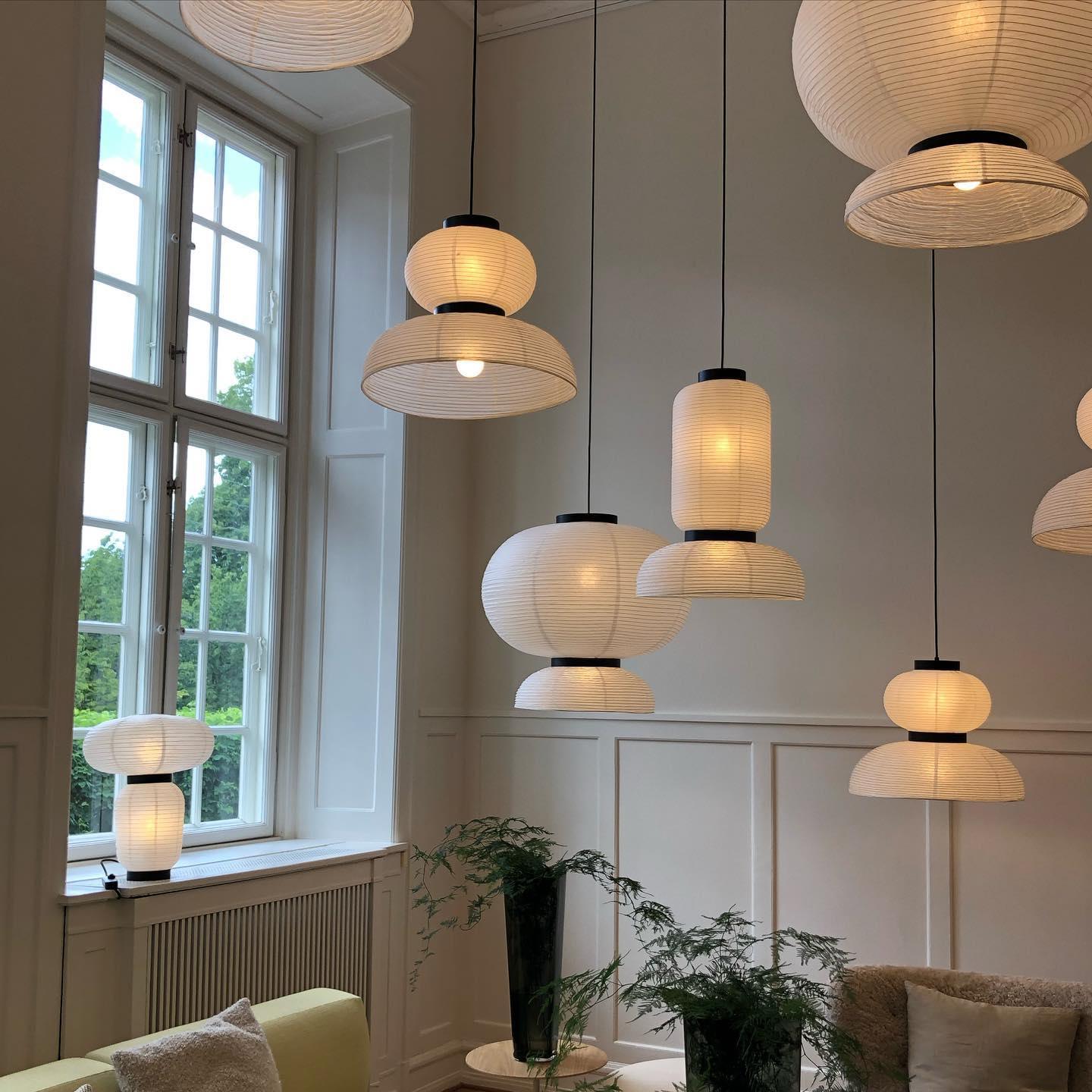 Akari_Pendant_Light_16_3172232b-135b-419e-8def-4ebffbe9c69c
