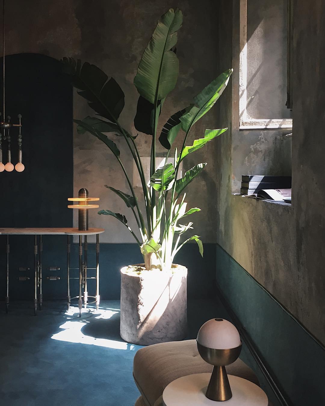 Alabaster_Comet_Table_Lamp_10