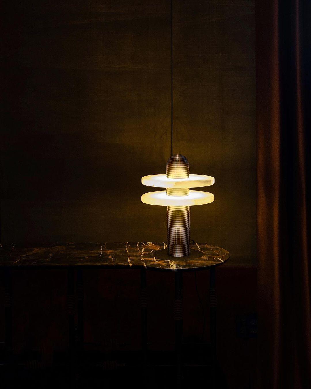 Alabaster_Comet_Table_Lamp_5