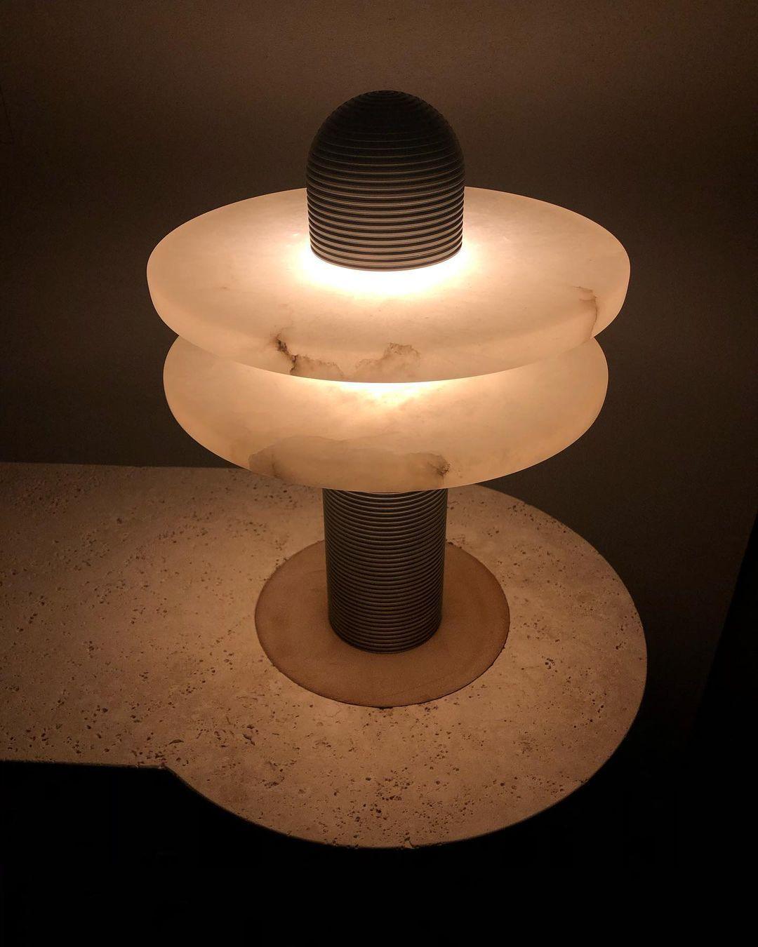 Alabaster_Comet_Table_Lamp_9