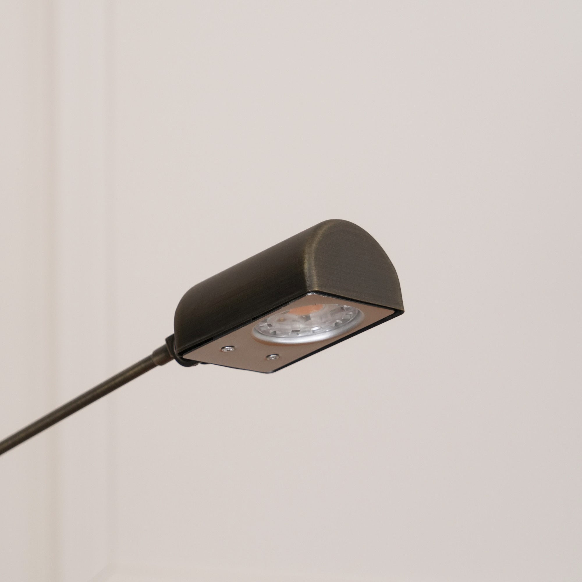 Apex_Flex_Floor_Lamp._4
