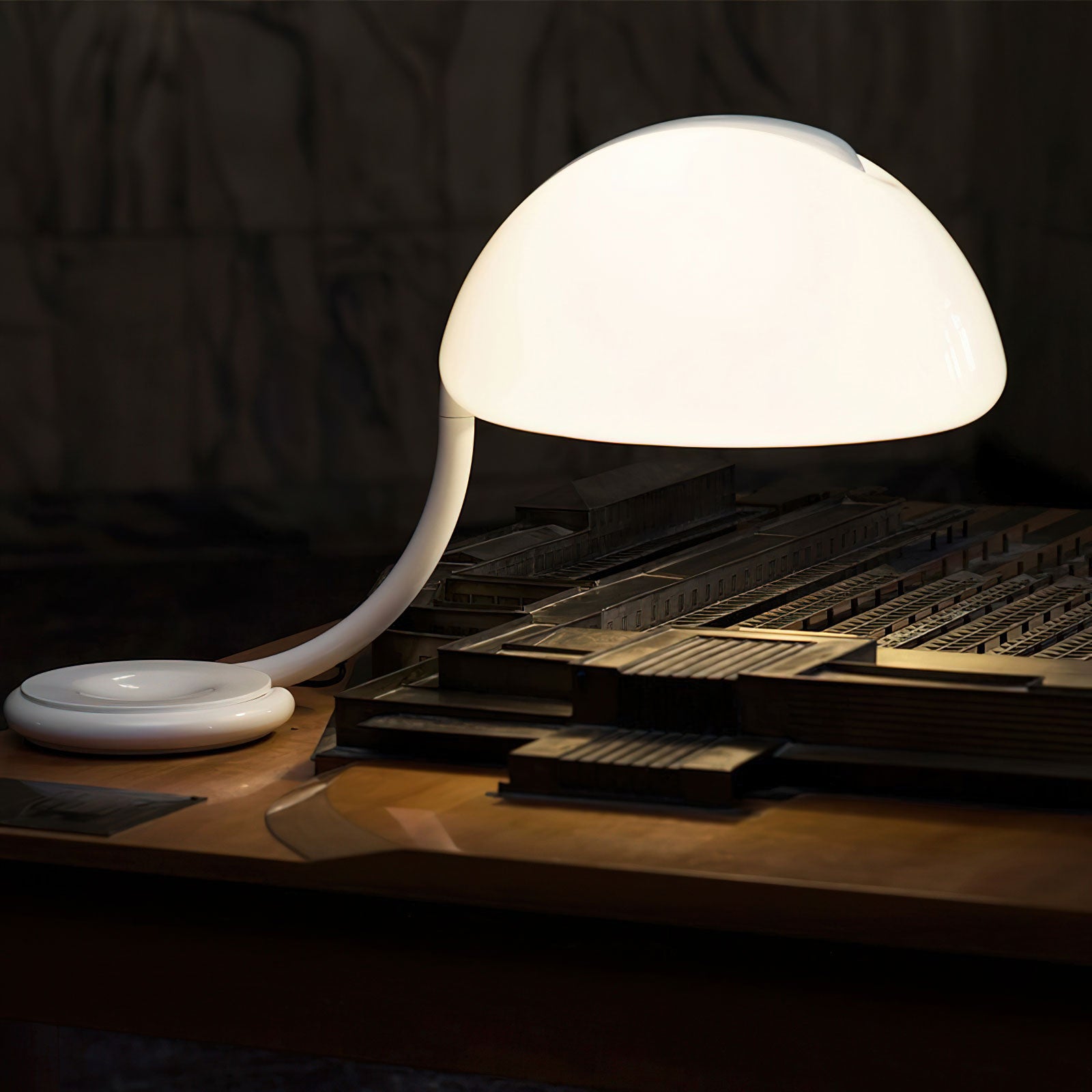 Arc_Glow_Table_Lamp_12