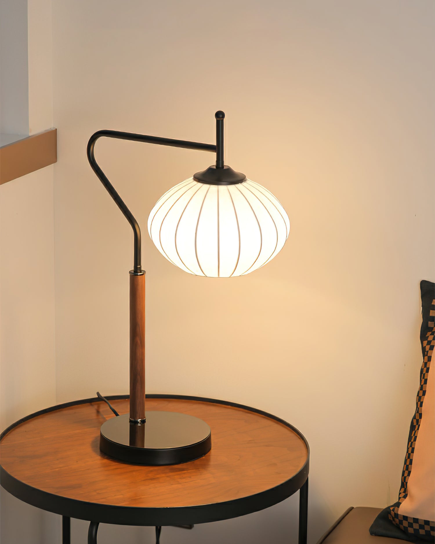 Arc_Sphere_Table_Lamp_10