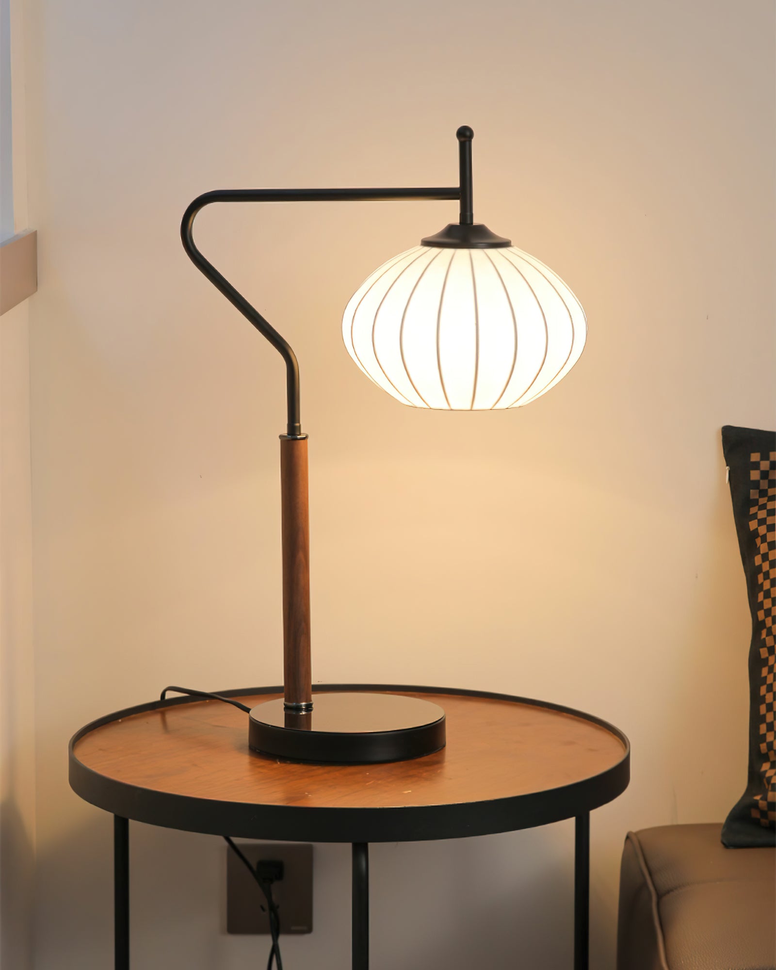 Arc_Sphere_Table_Lamp_11
