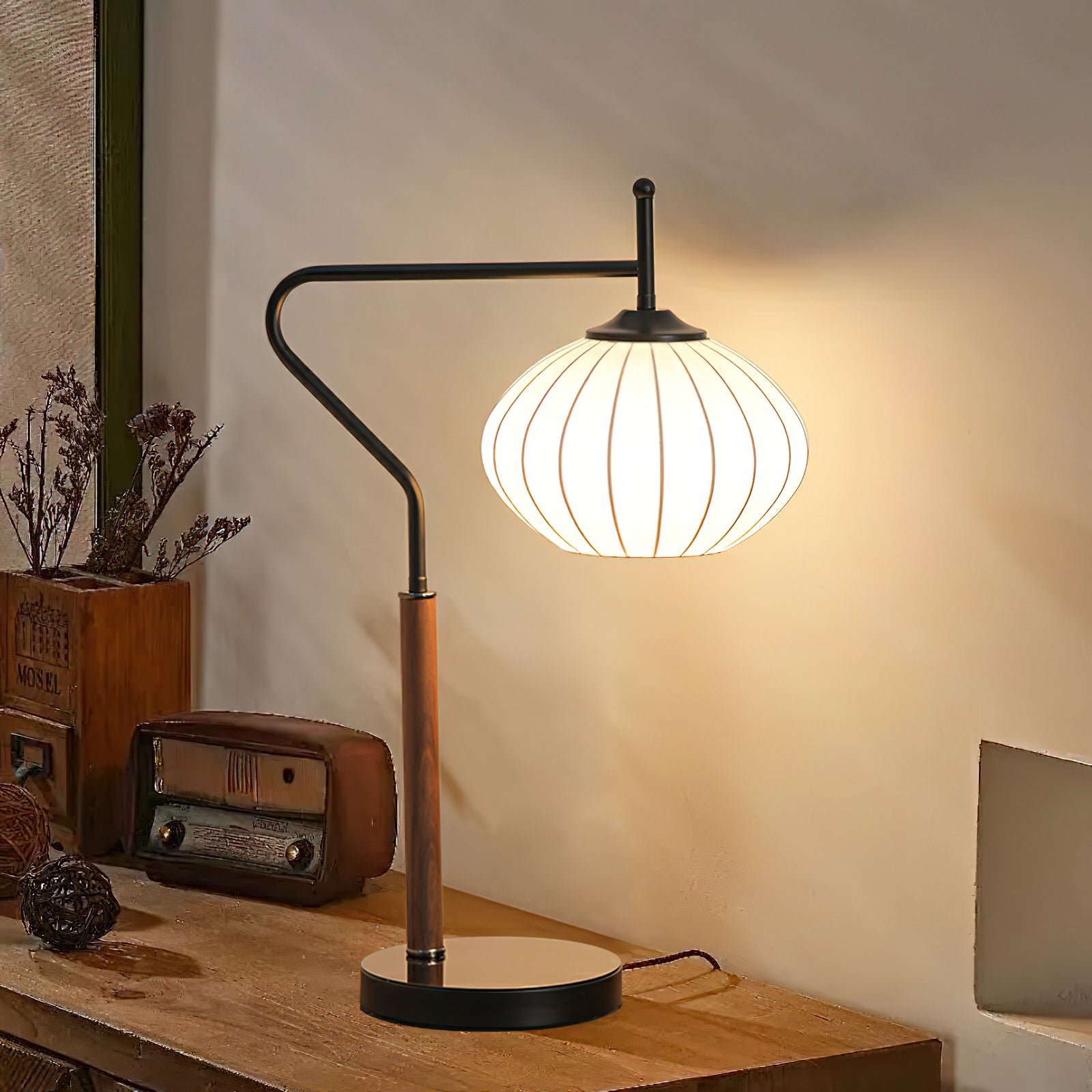 Arc_Sphere_Table_Lamp_2
