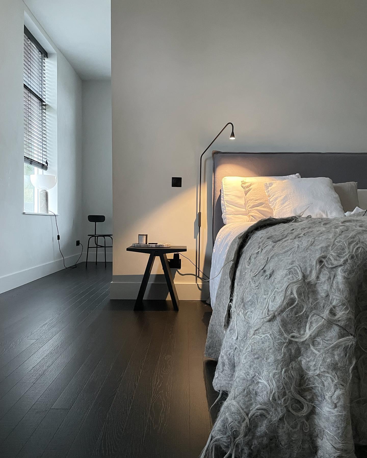 Austere_Wall_Lamp_32