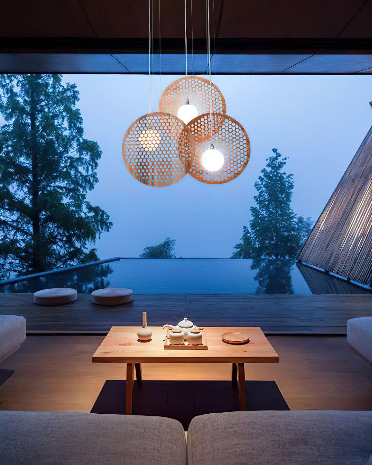 Bee_Plate_Chandelier_1