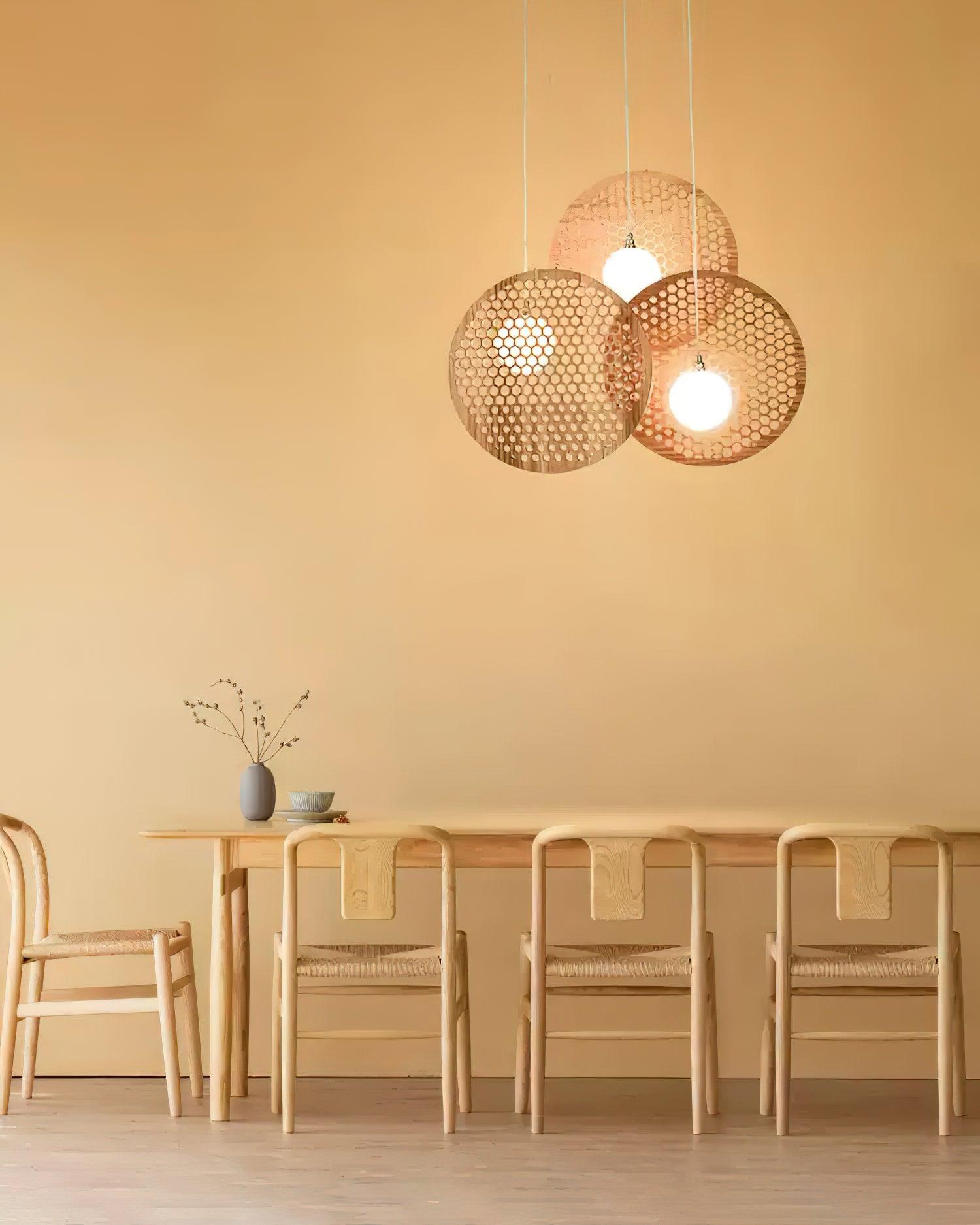 Bee_Plate_Chandelier_3
