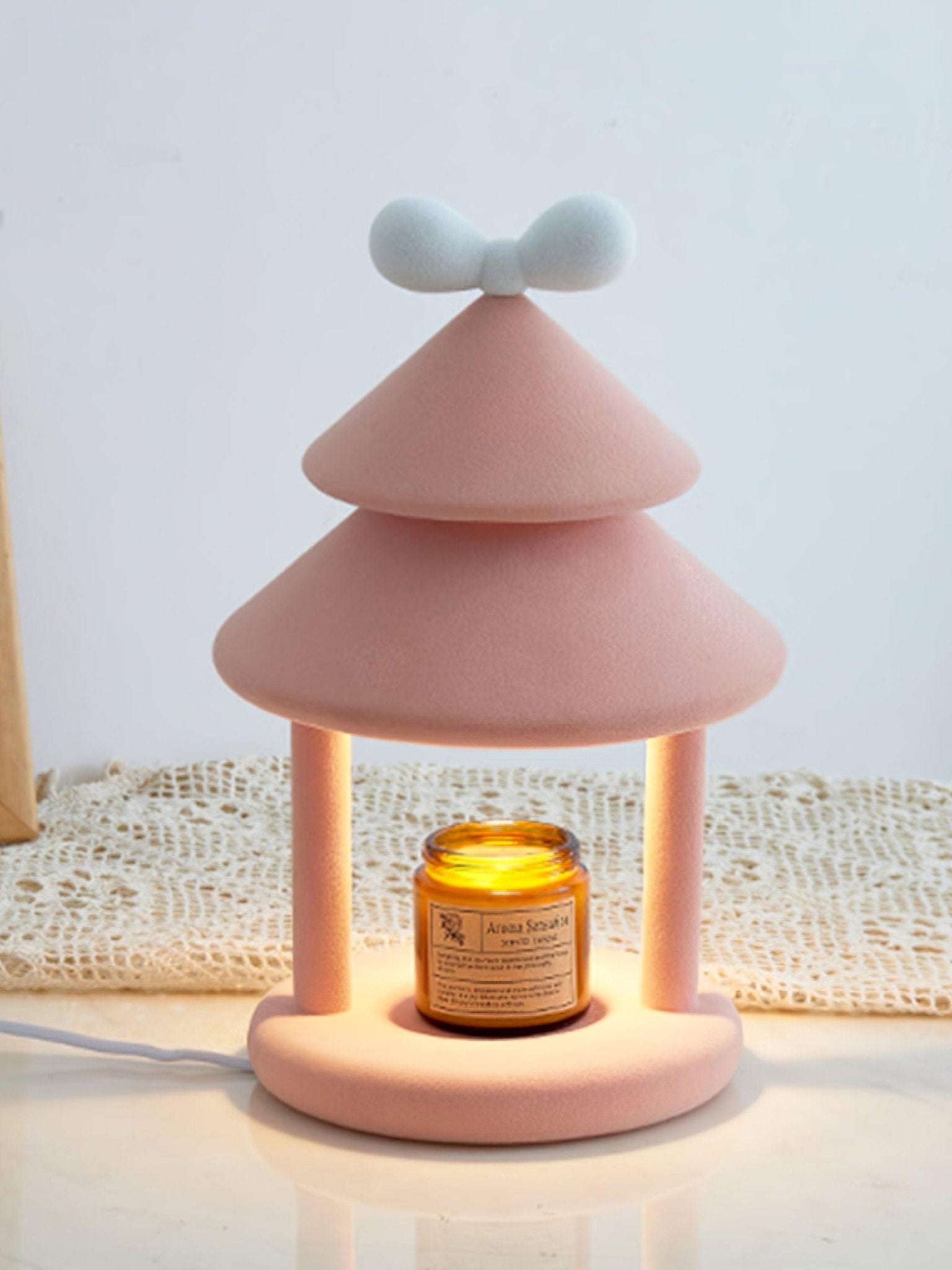 Bow_Tie_Cone_Table_Lamp_1