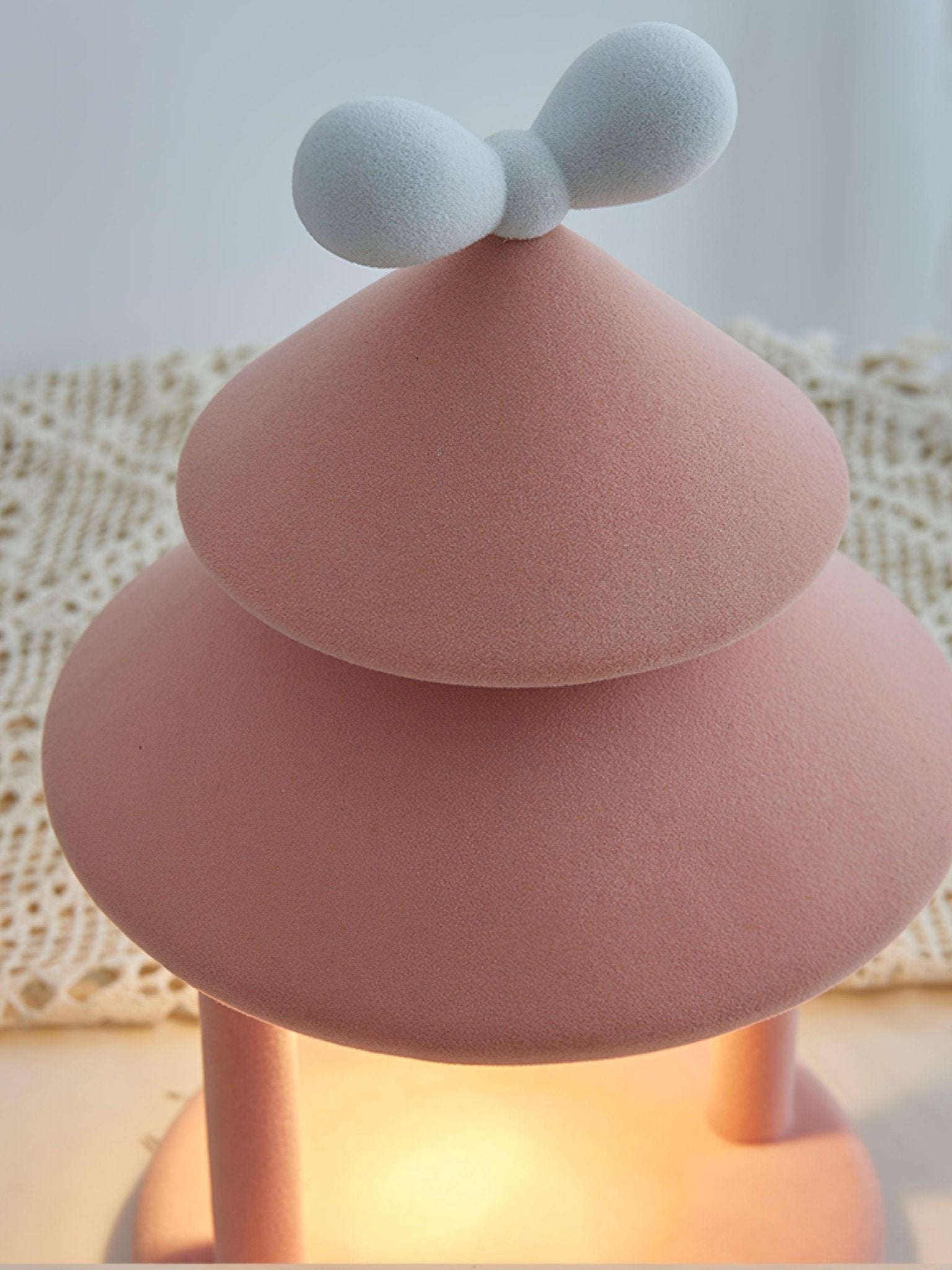 Bow_Tie_Cone_Table_Lamp_4