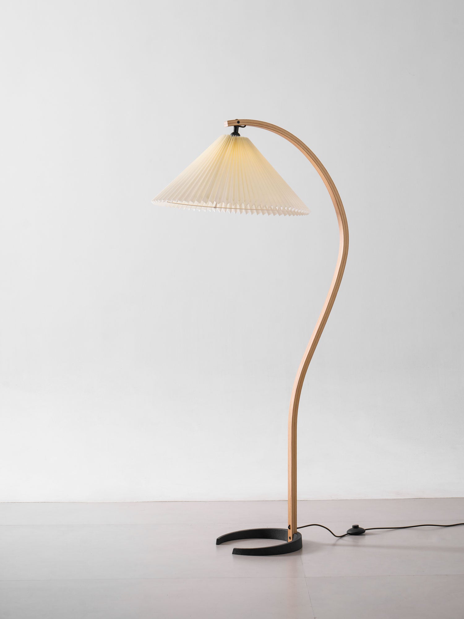 Caprani-_Floor_-Lamp-_11