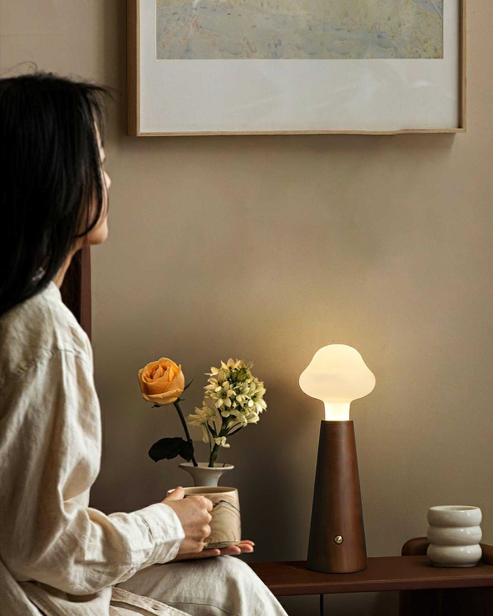 Cloudlet_Table_Lamp_13