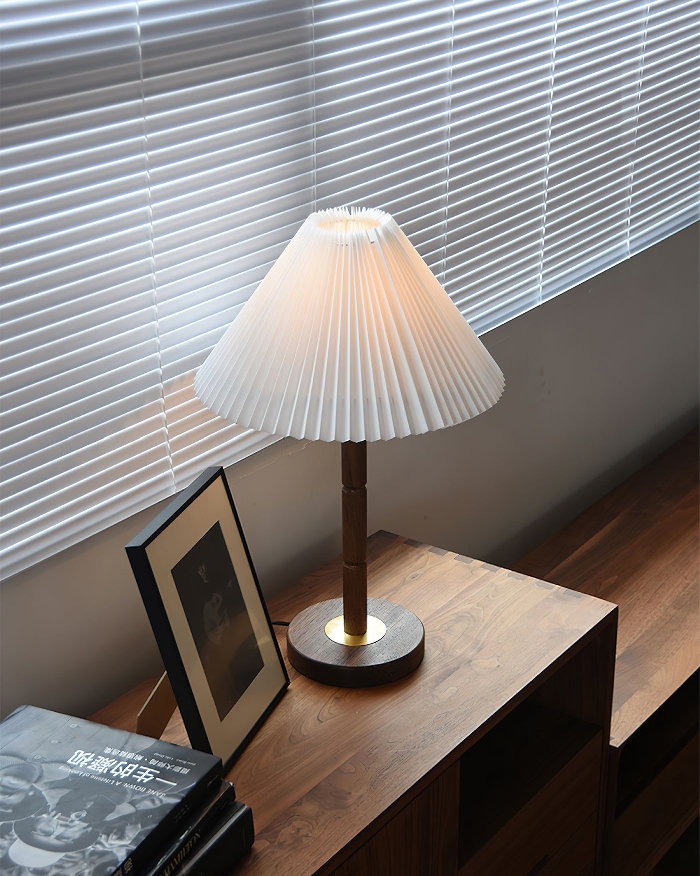 Cone_Pleated_Table_Lamp_2
