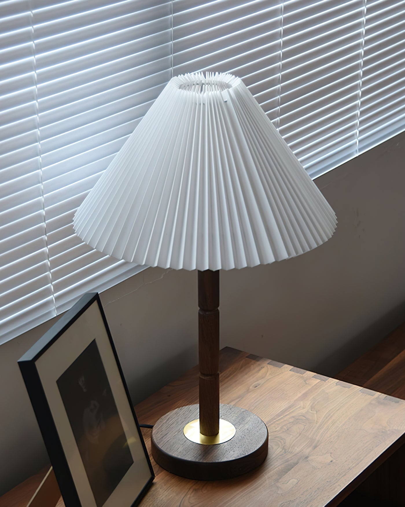 Cone_Pleated_Table_Lamp_3
