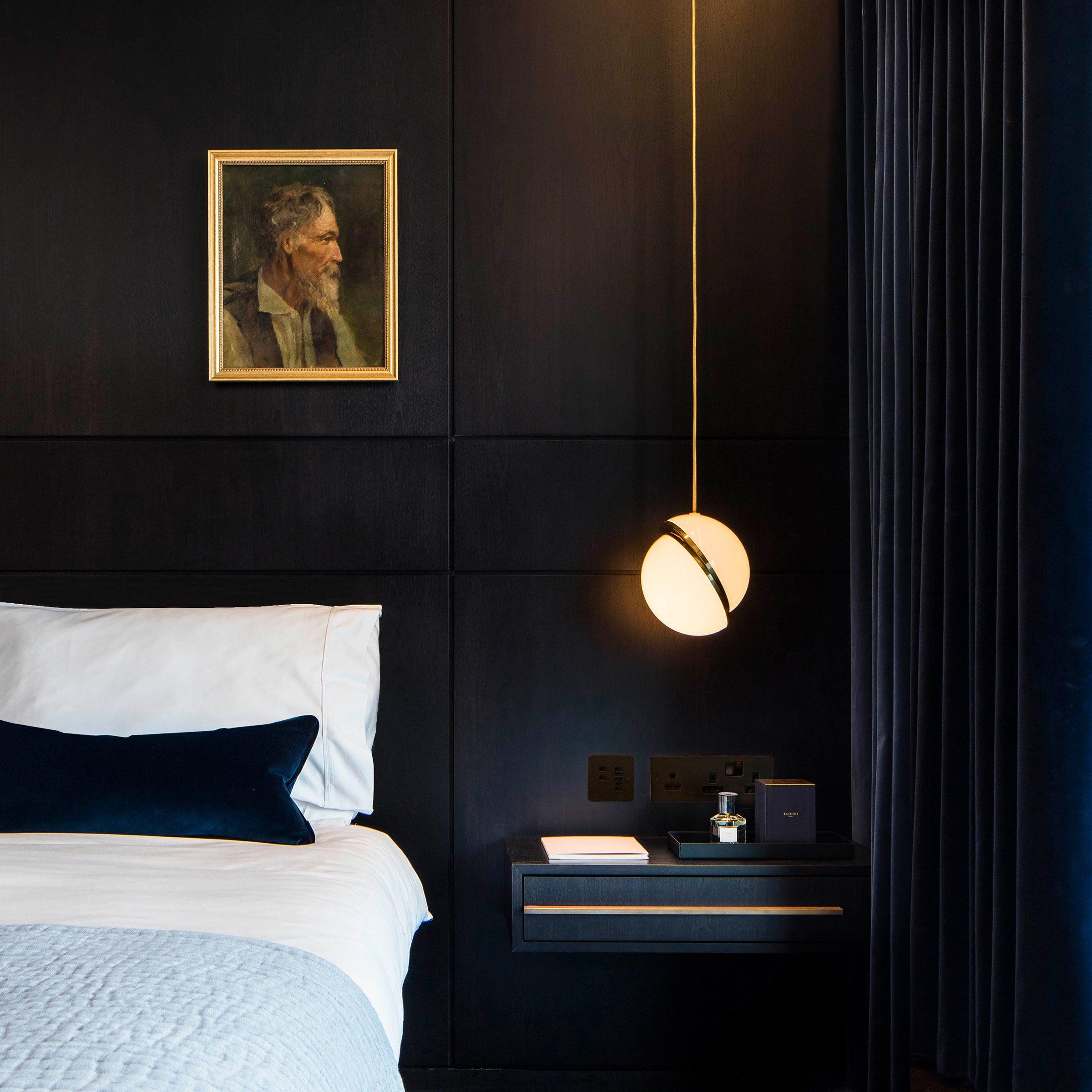 Crescent_Pendant_Lamp_15