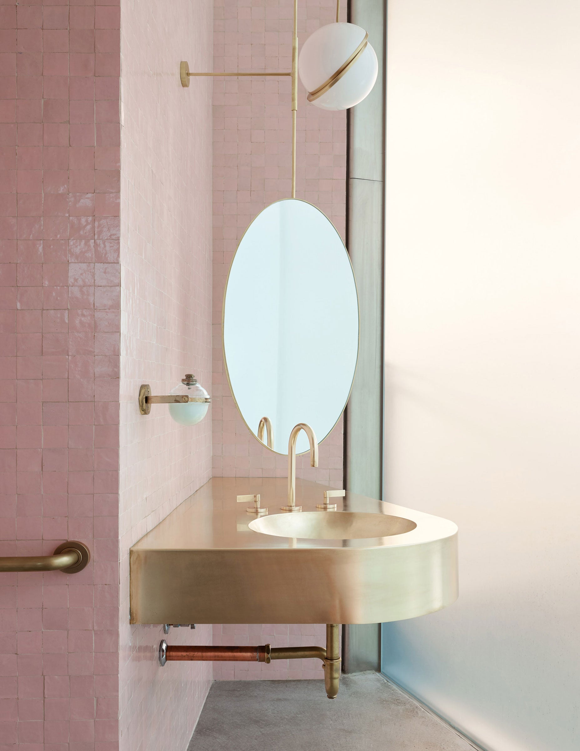 Crescent_Pendant_Lamp_37