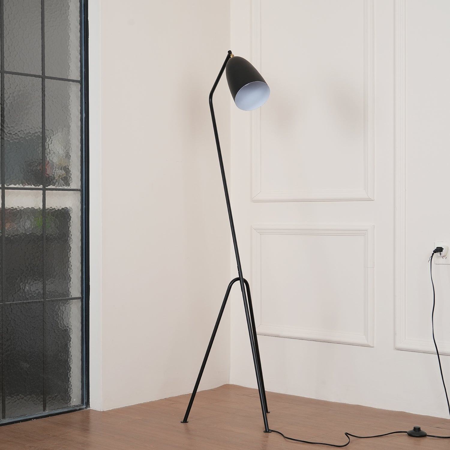 Grasshopper-Floor-Lamp._e2dba902-67a1-4978-b70b-2914d50bea31