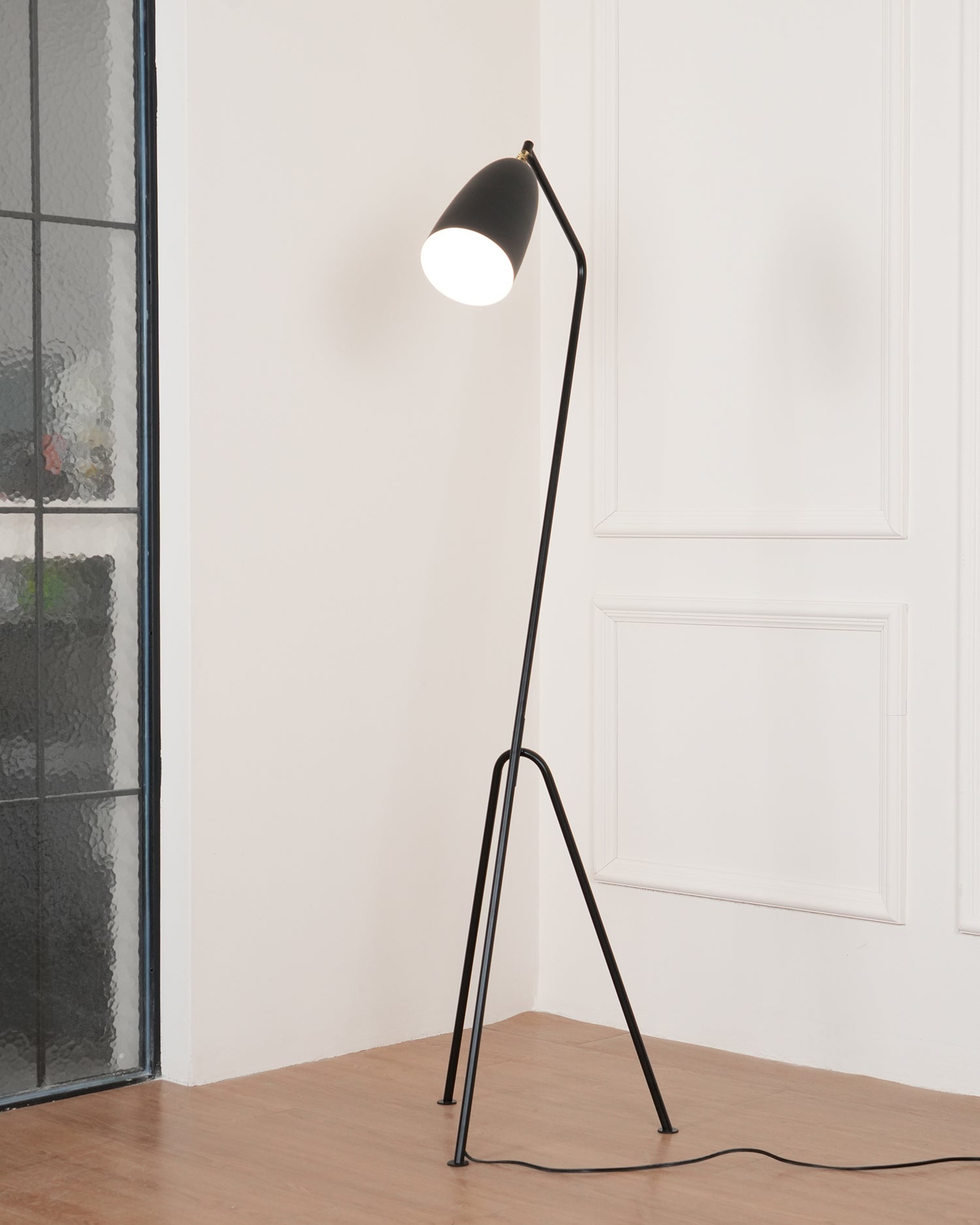Grasshopper_Floor_Lamp._4_15d2d139-23f4-4dbc-8035-11a223b7a016