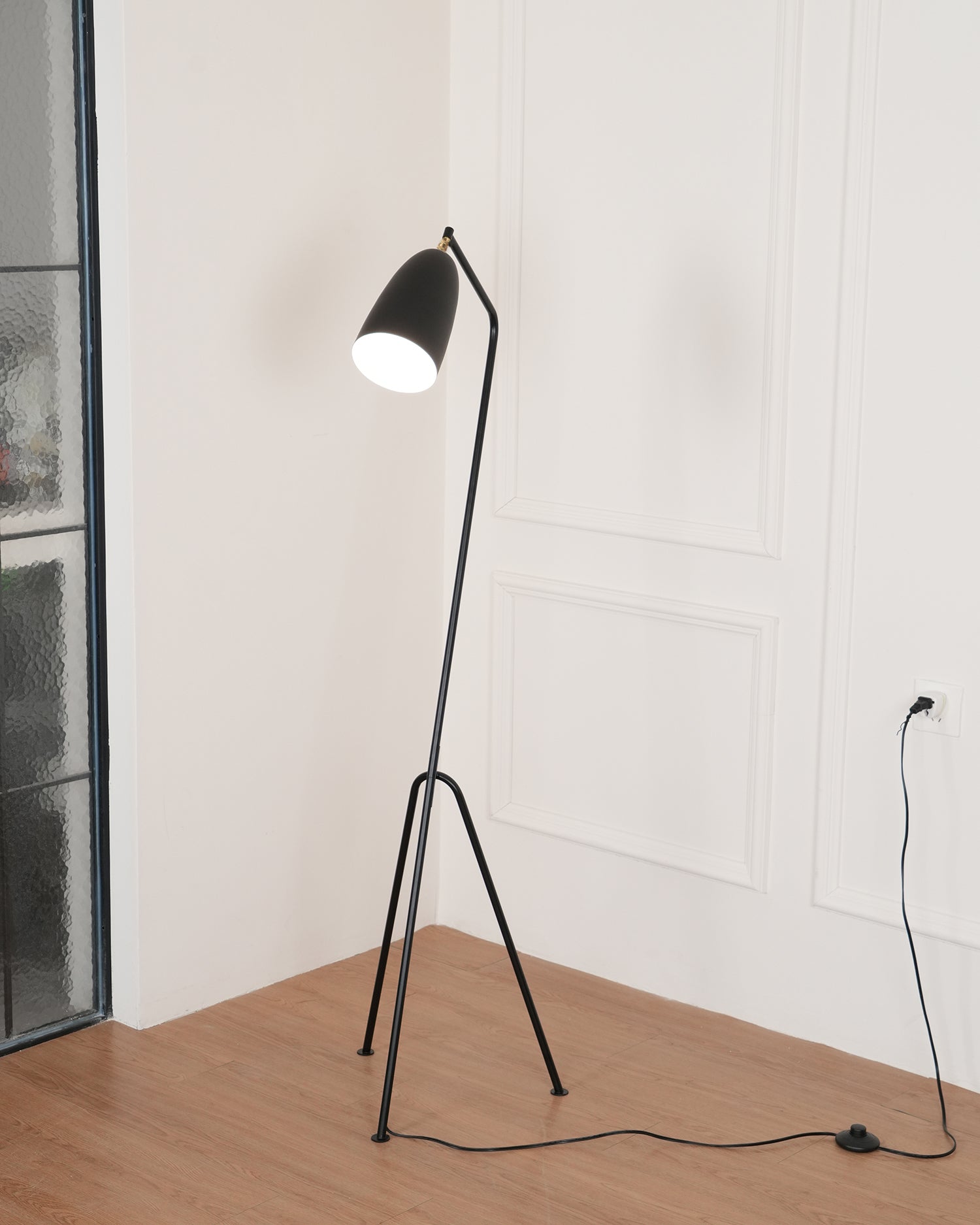 Grasshopper_Floor_Lamp._5_306660d9-2605-4c4c-a09a-944de6587d53
