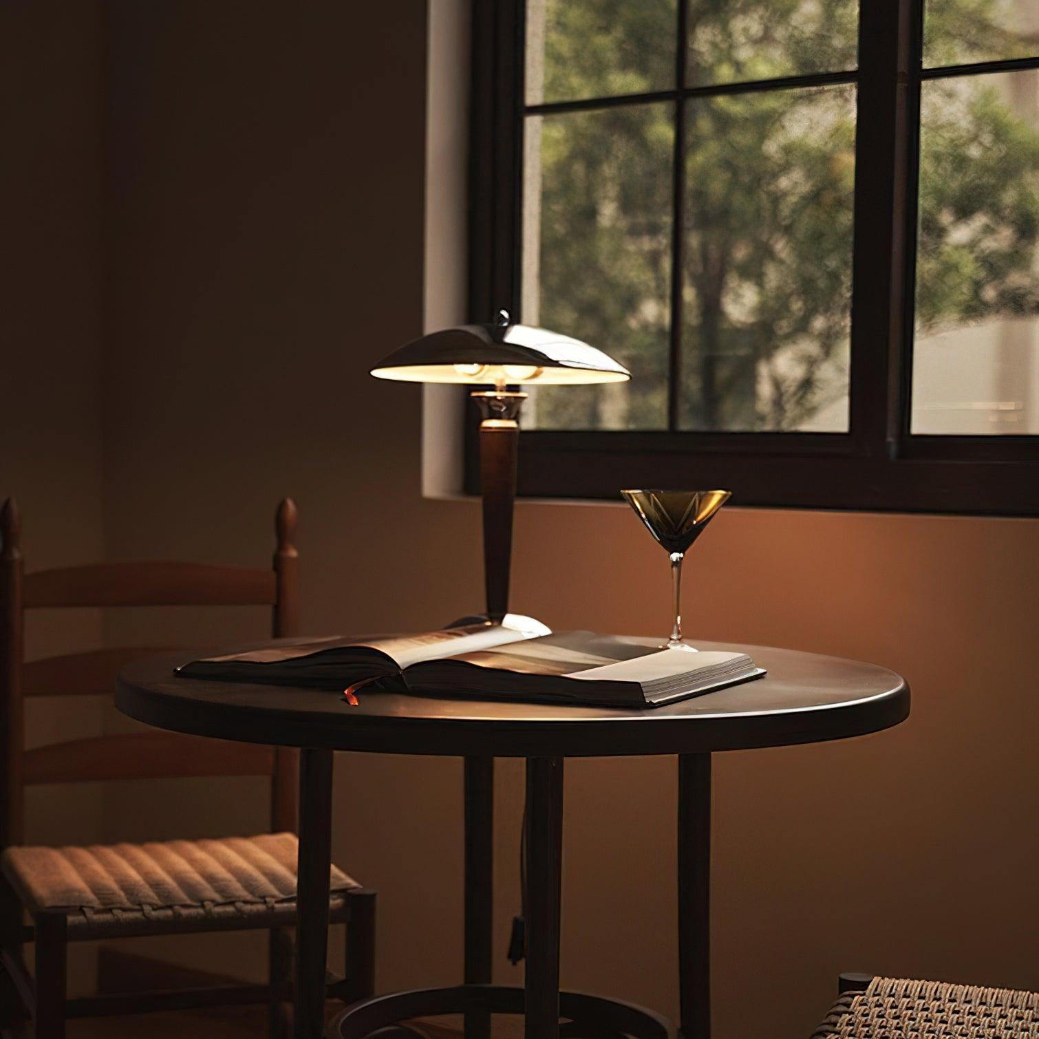 Helmet_Table_Lamp_1