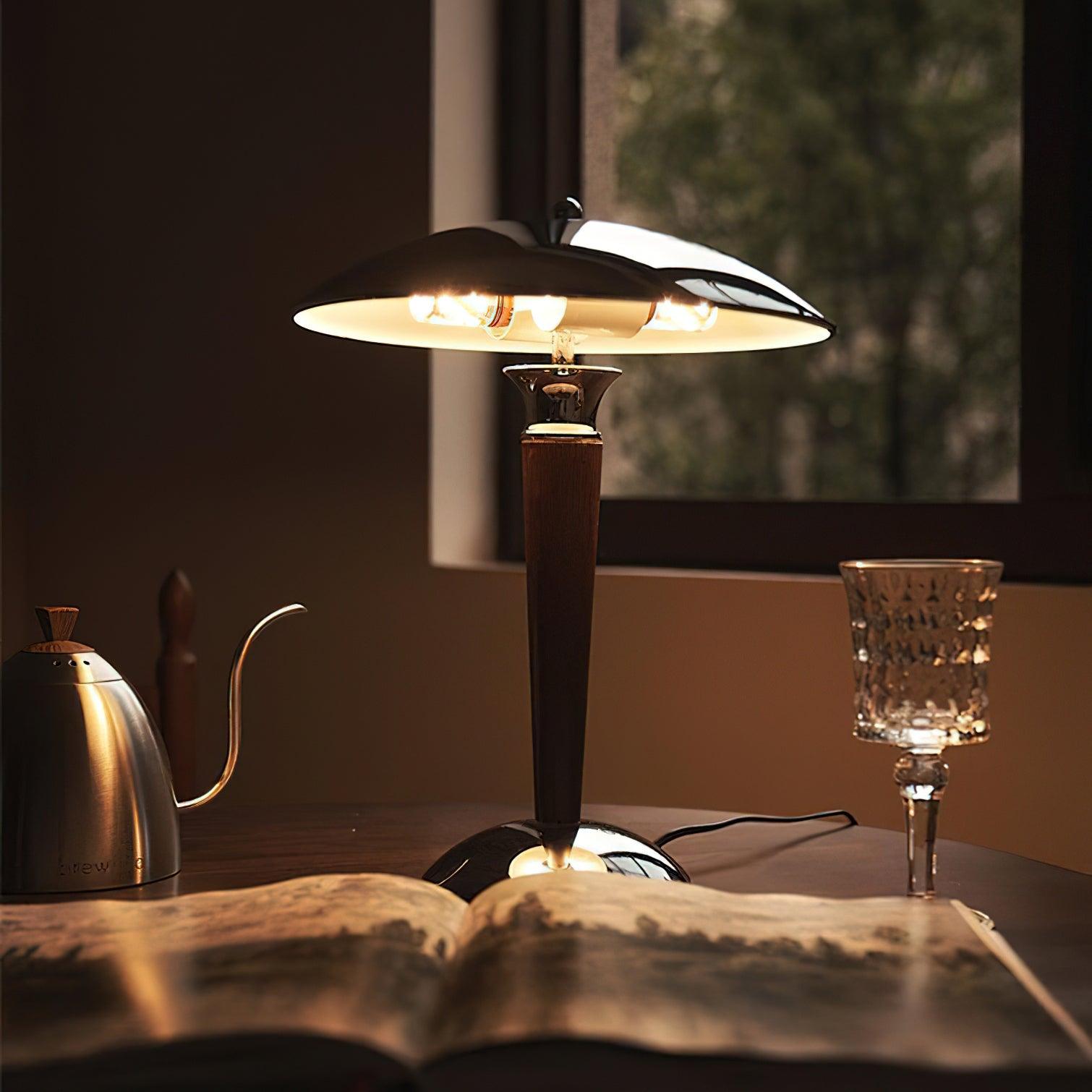 Helmet_Table_Lamp_10
