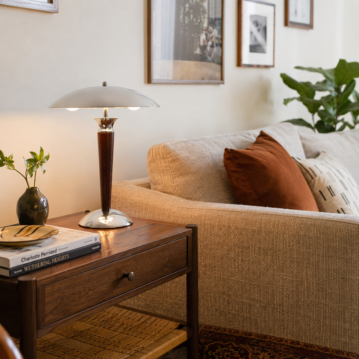 Helmet_Table_Lamp_330