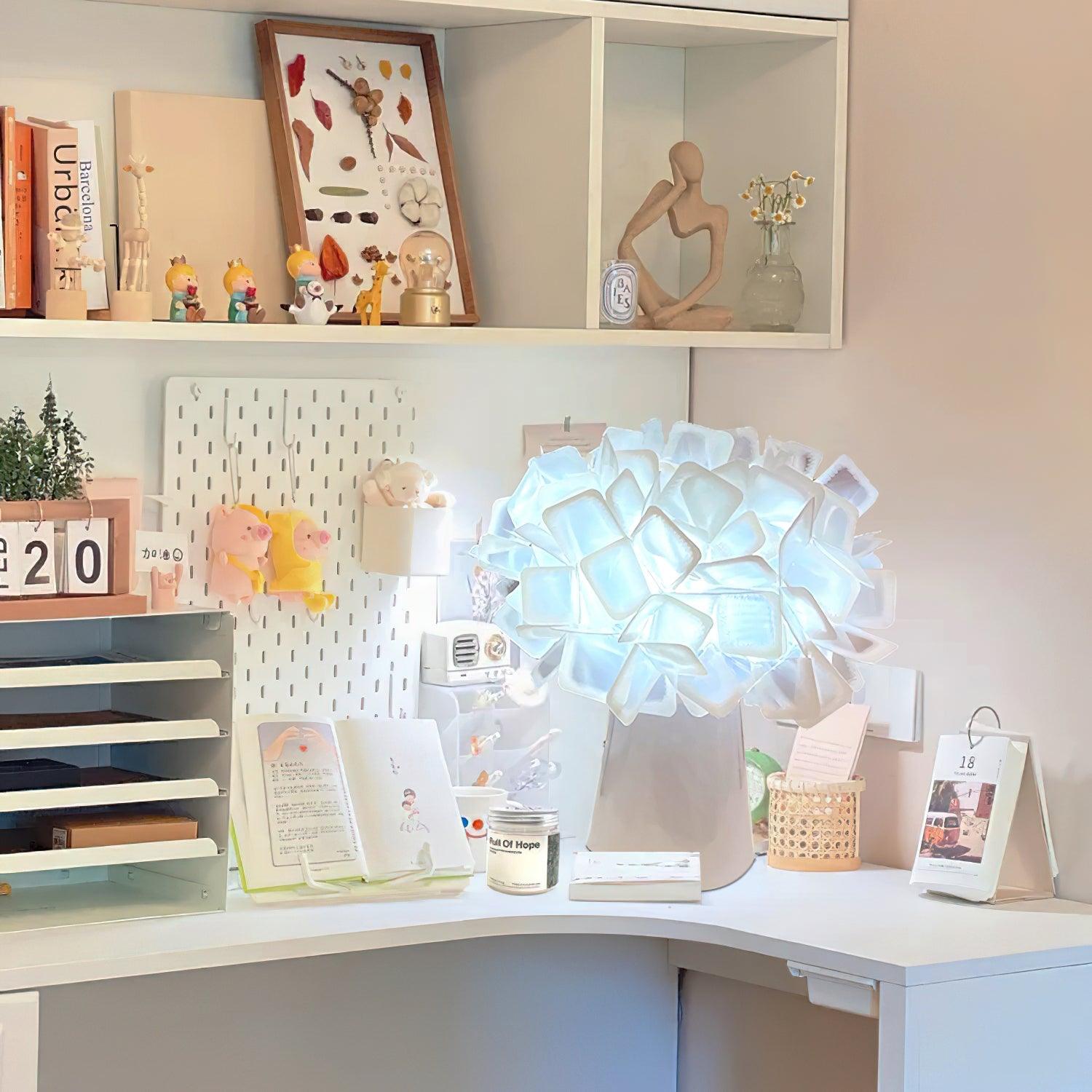 Illis_Flower_Table_Lamp_5