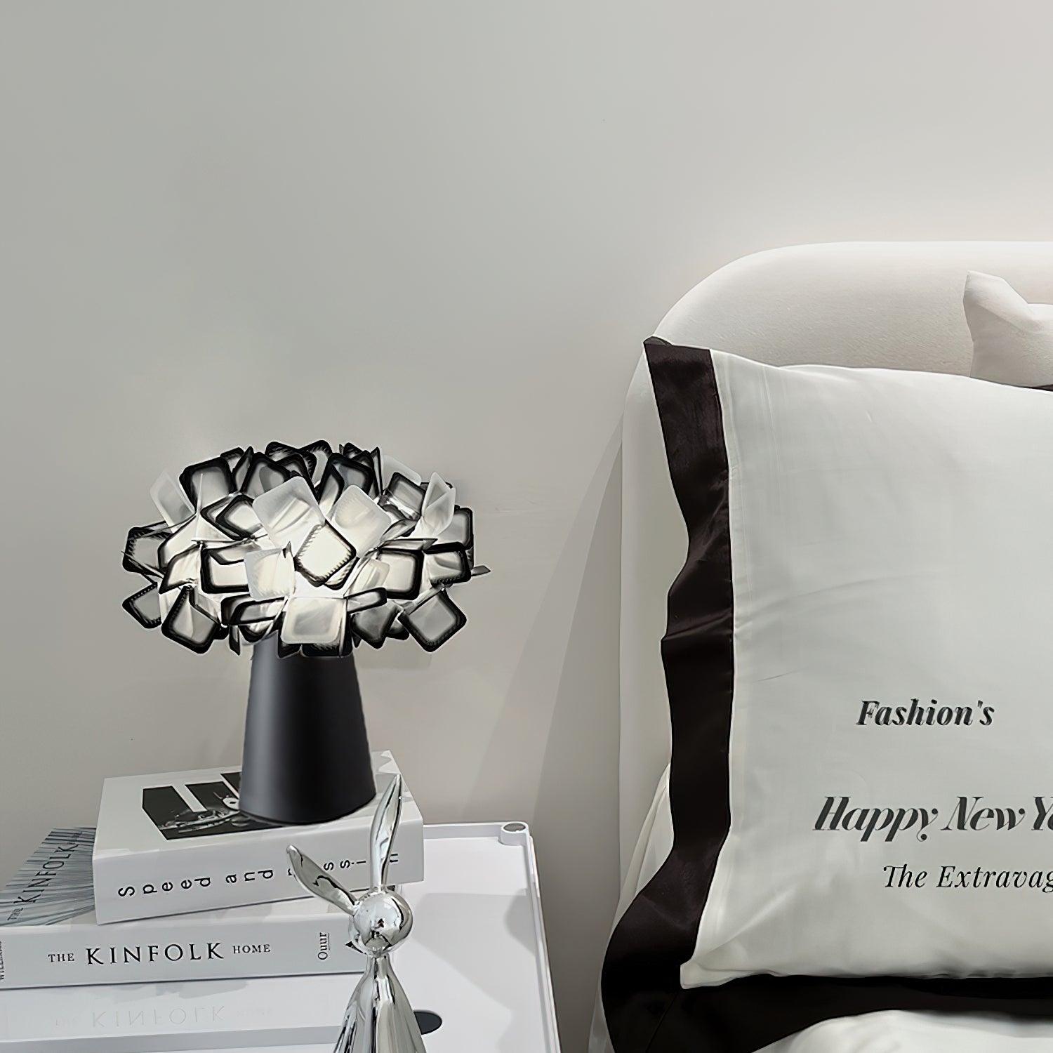 Illis_Flower_Table_Lamp_9