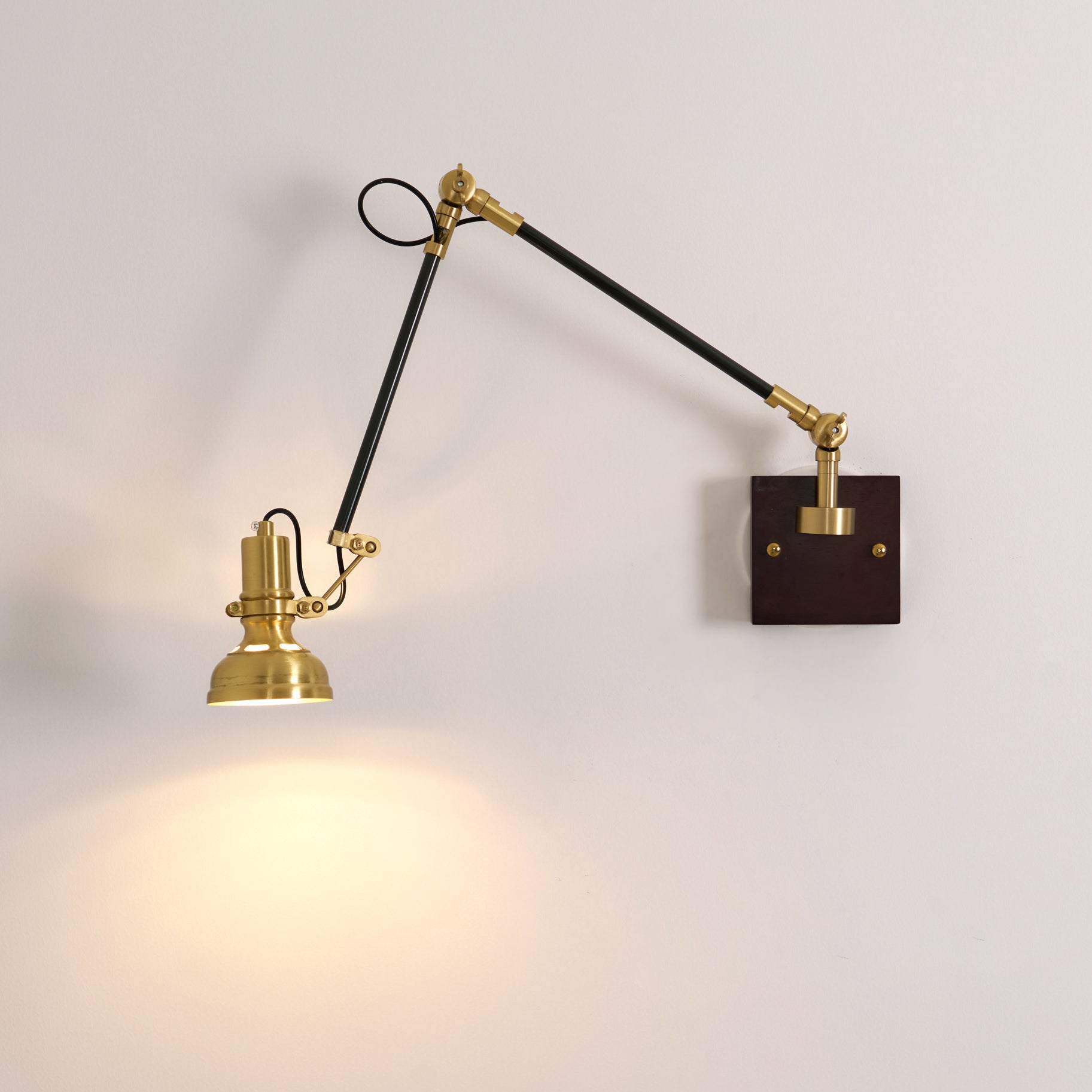 Kane-Swing-Arm-Wall-Lamp_13