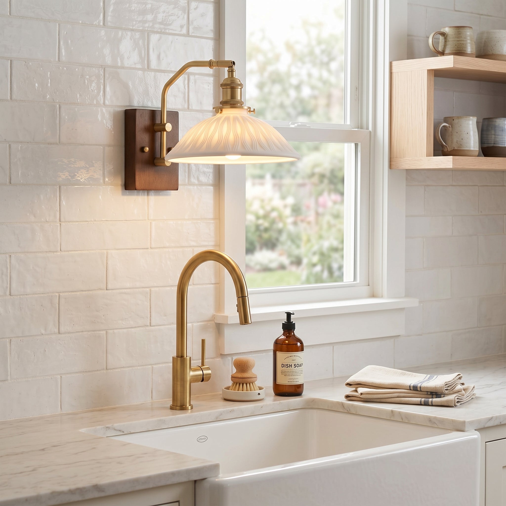 Laura-Wall-Lamp-_100