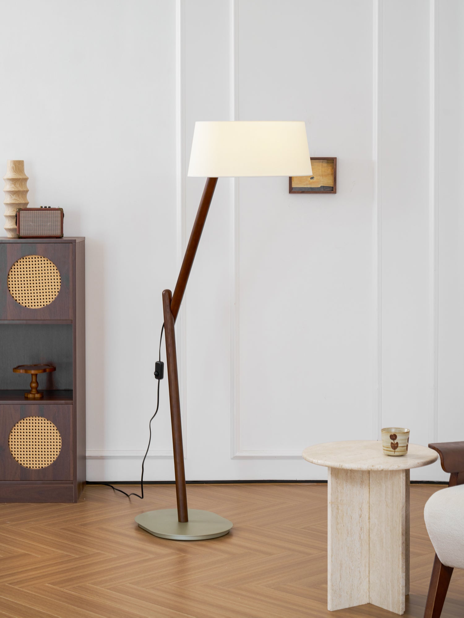 Lean-Pivot-Floor-Lamp-_1