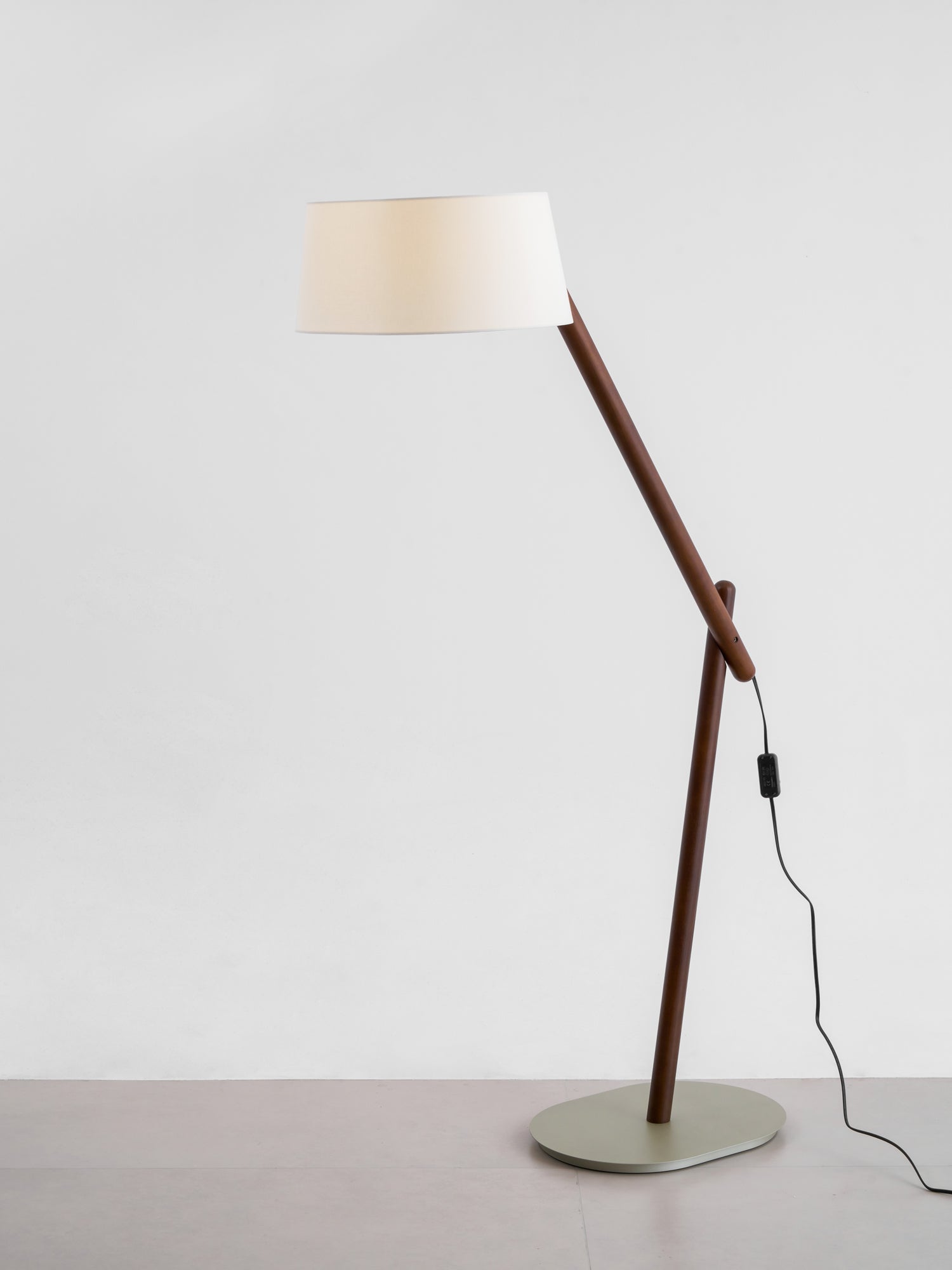 Lean-Pivot-Floor-Lamp-_4