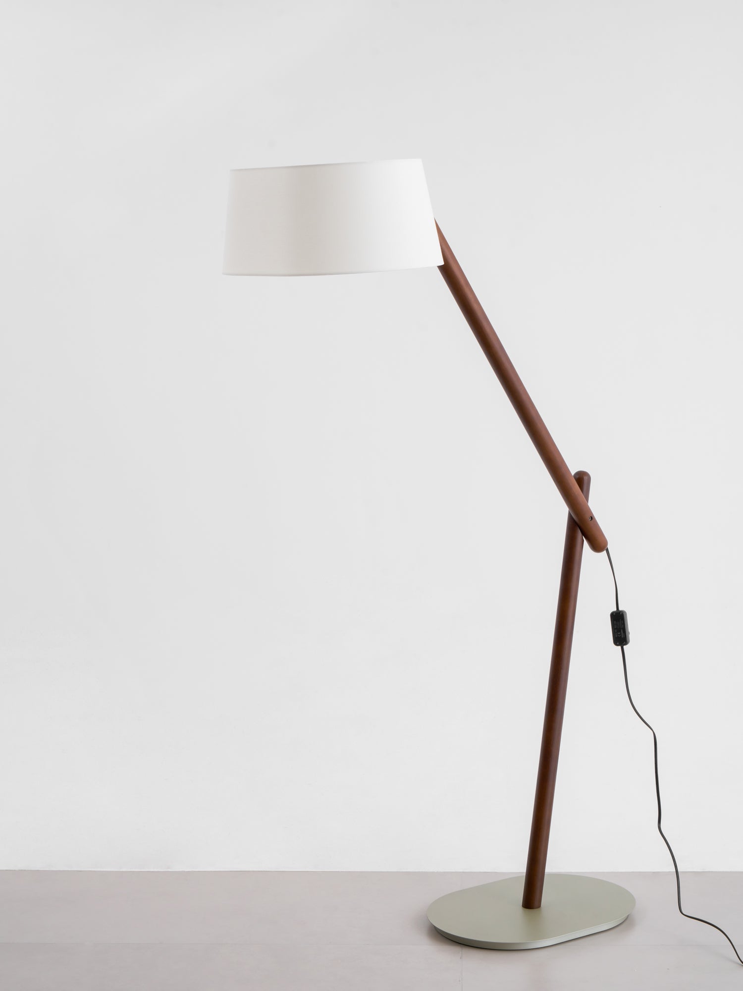 Lean-Pivot-Floor-Lamp-_5