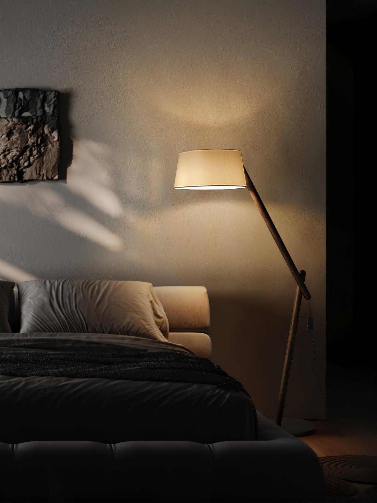 Lean_Pivot_Floor_Lamp_1