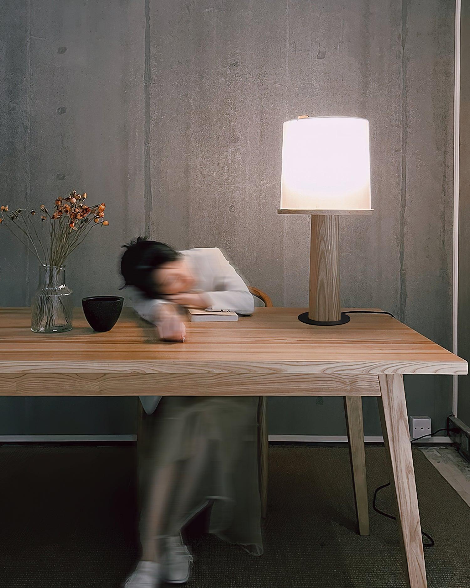 Light_And_Shadow_Bottle_Table_Lamp_2