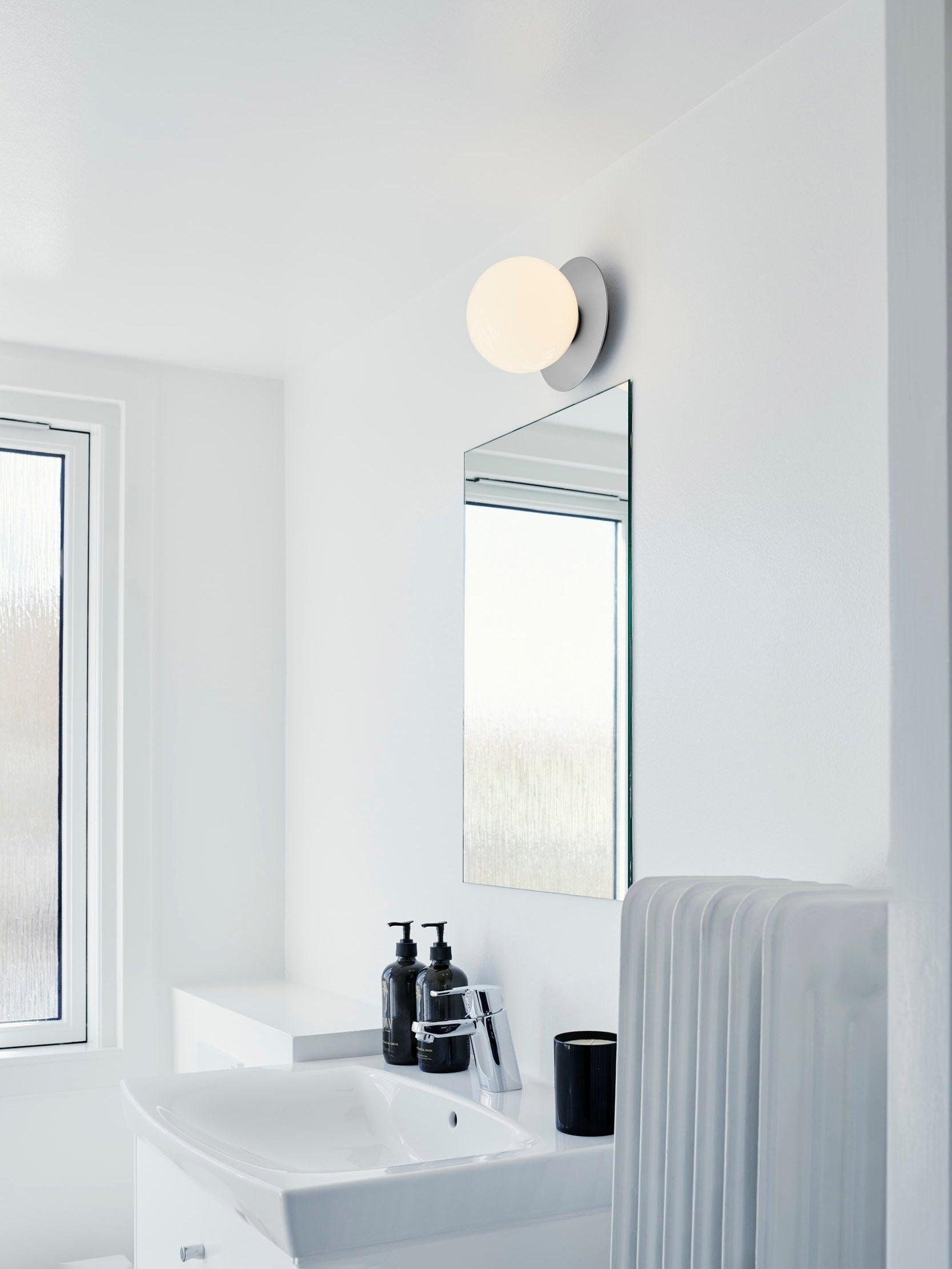 Liila_Wall_Lamp._1