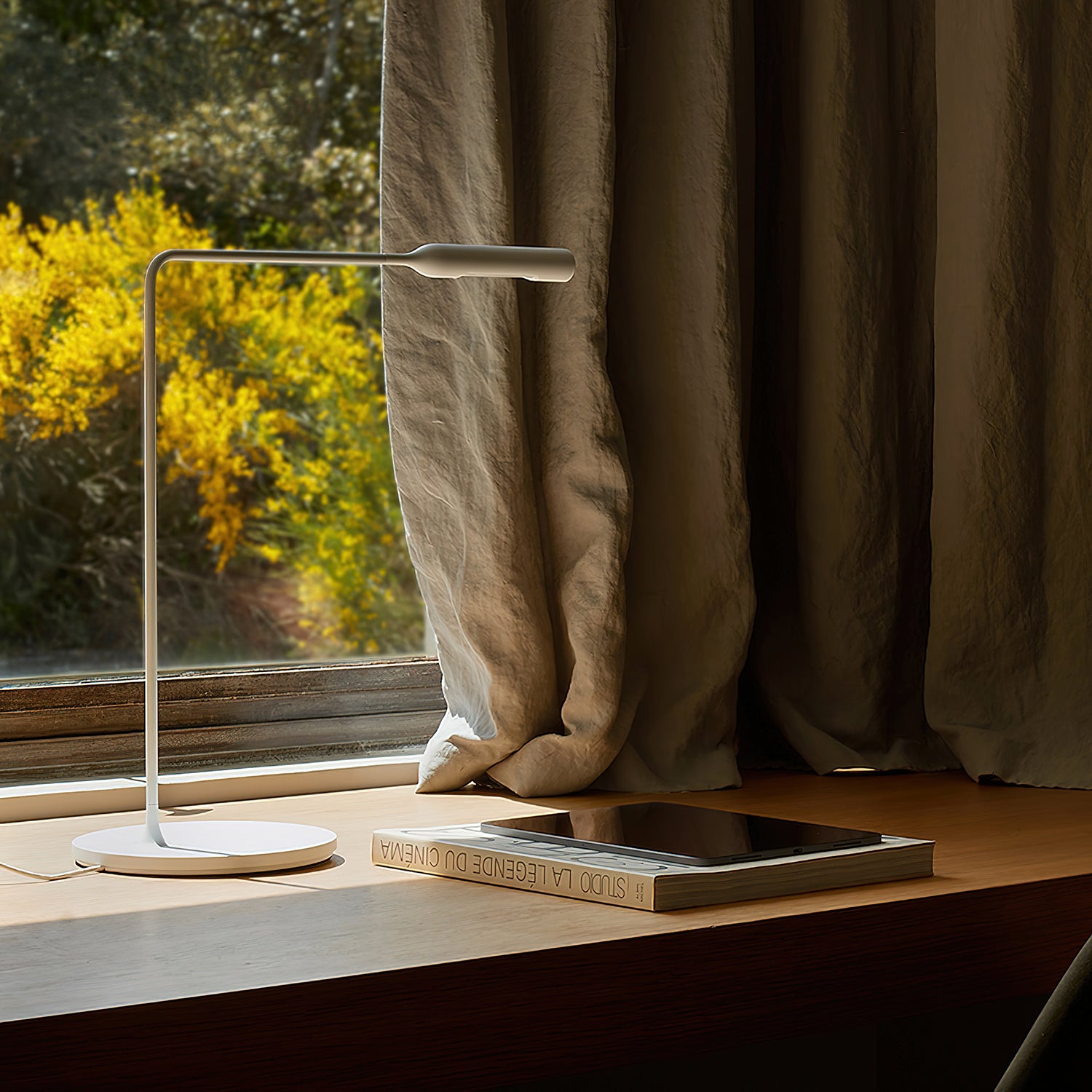 LinearGraceTableLamp__3