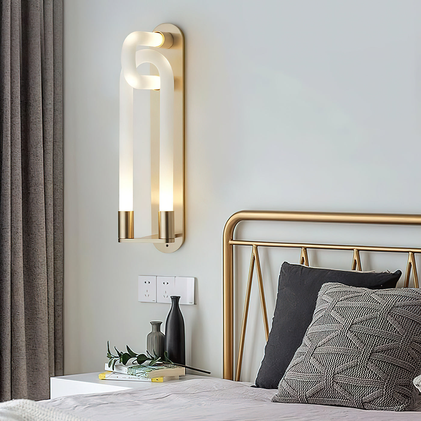 Loopi_Wall_Lamp_3_341578e0-4721-4a9d-a317-c991e49f3b48