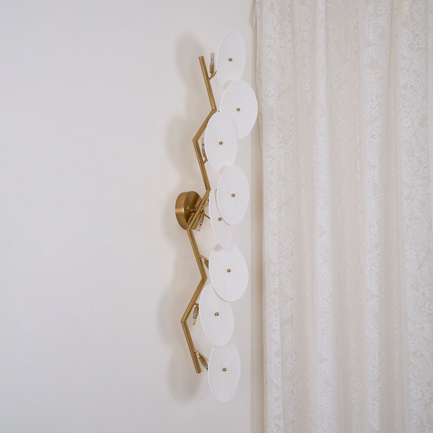 Lotus_Petal_Wall_Lamp._3_a32ce05d-8b28-41f7-8a33-9f6f040cd498