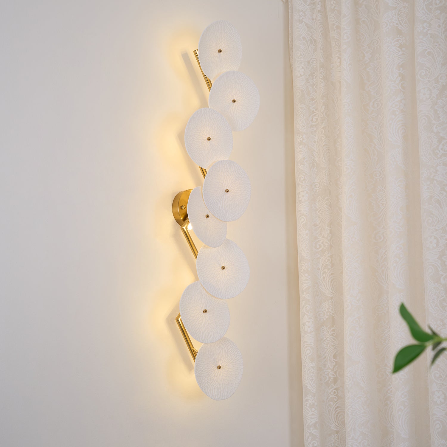 Lotus_Petal_Wall_Lamp._6_f9e7f99b-23ad-40ef-a2c9-d87777017db7