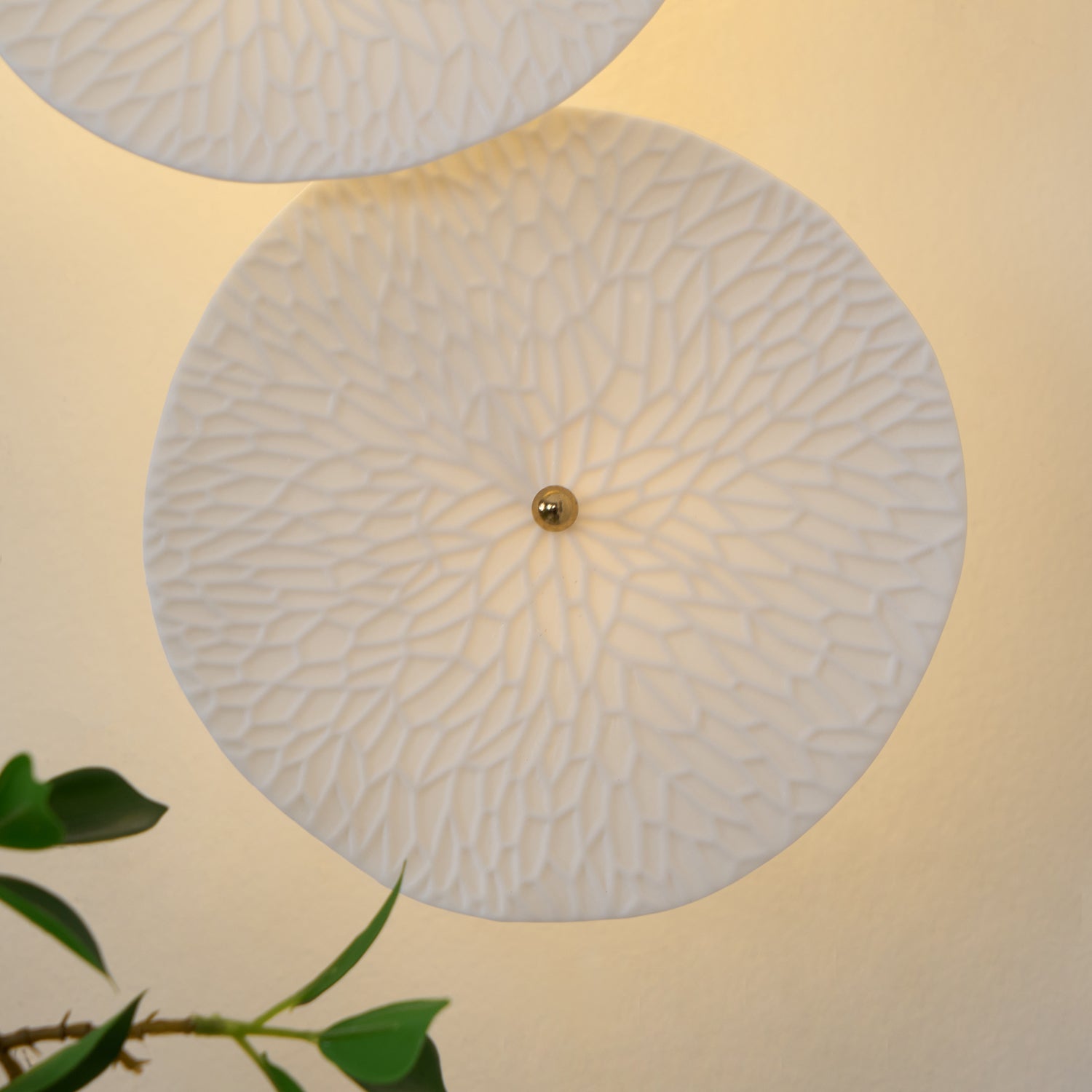Lotus_Petal_Wall_Lamp._8_ffd23da8-661b-4a2e-ad64-ff8d841e2c65