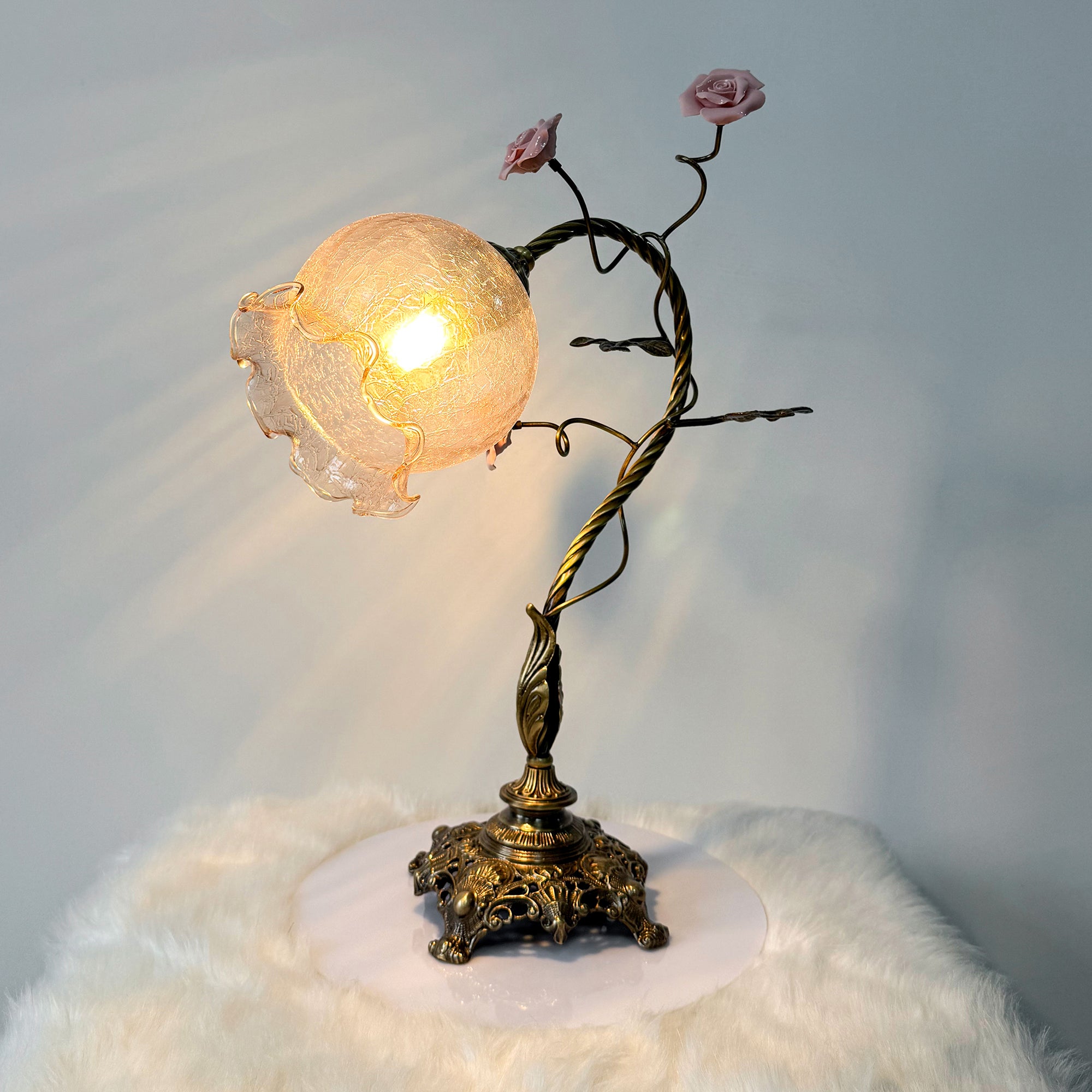 Lumiere_Table_Lamp_11_1ae32ee0-3e1e-45c3-bdeb-57cab2442a12