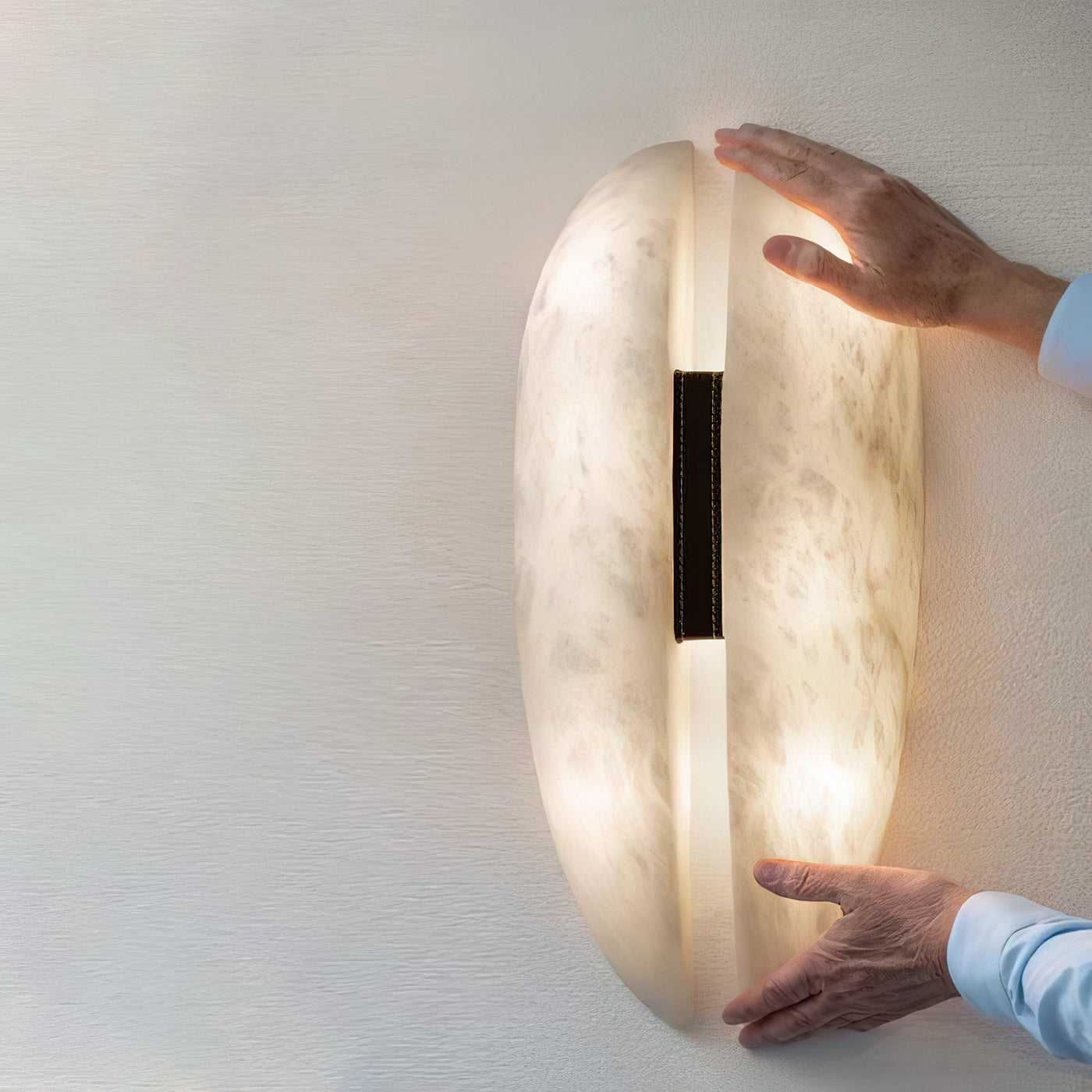 Luna_Abalaster_Wall_Lamp_1
