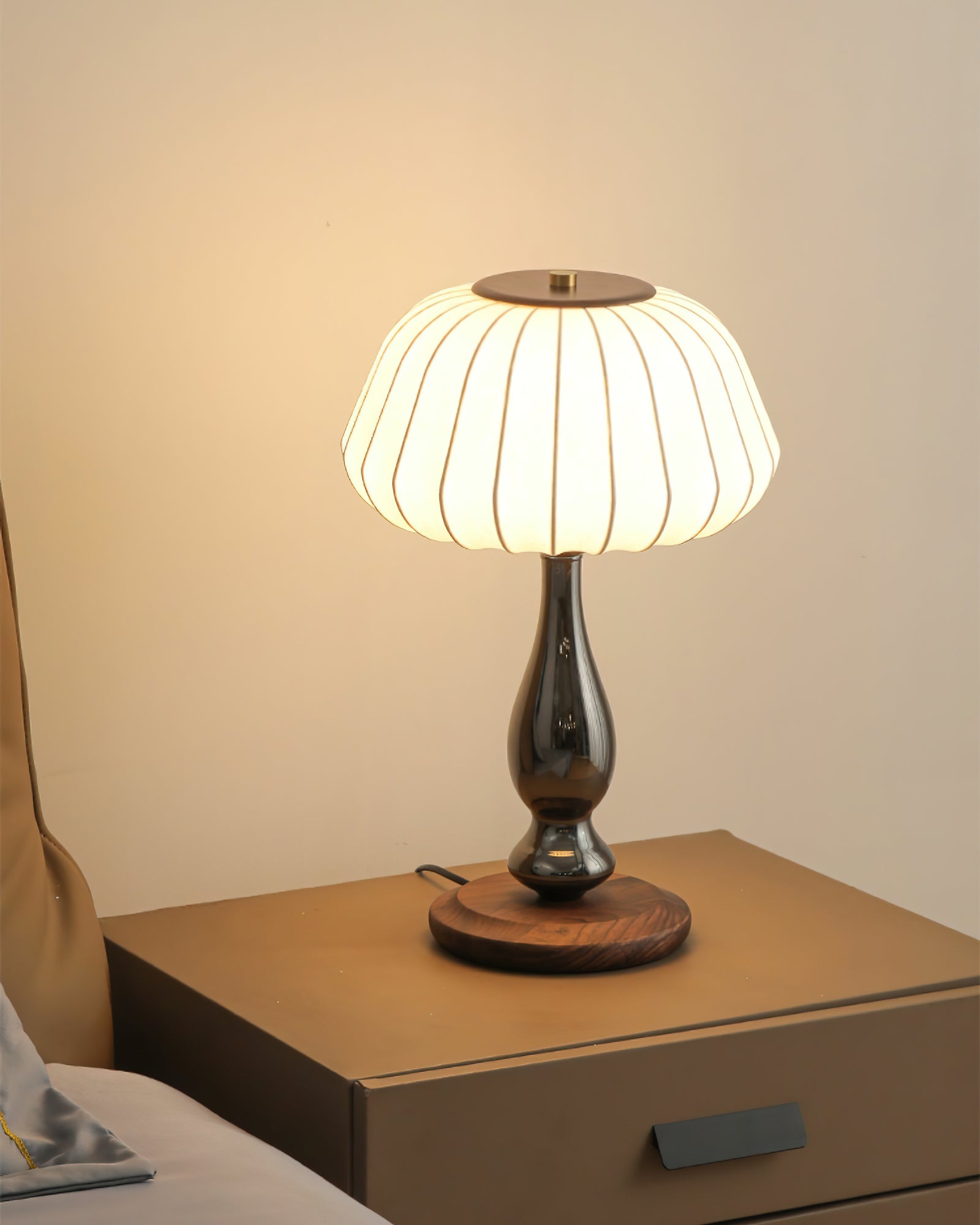 Luxe_Blossom_Table_Lamp_2