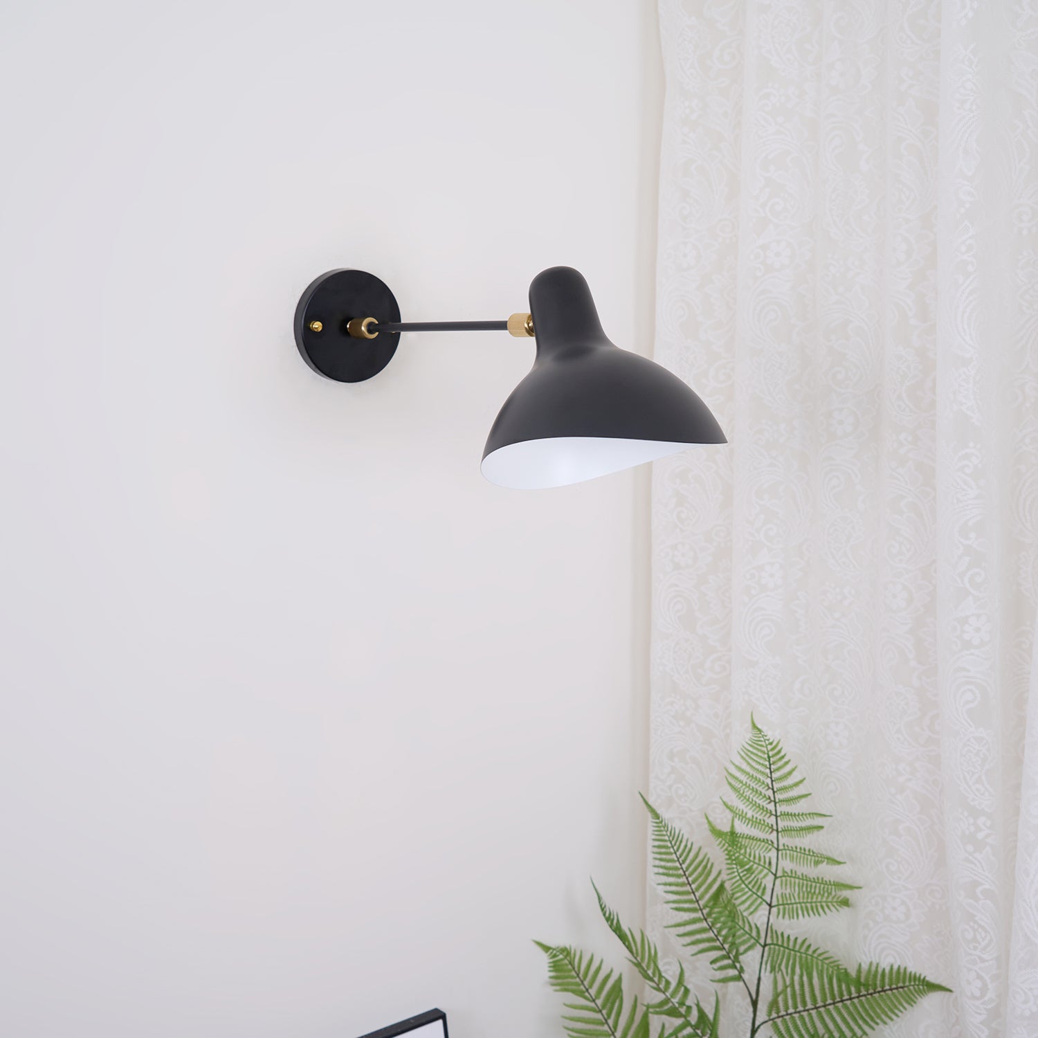 Mantis_Wall_Lamp._12