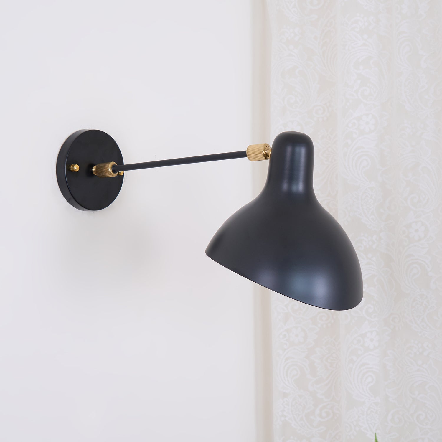 Mantis_Wall_Lamp._5